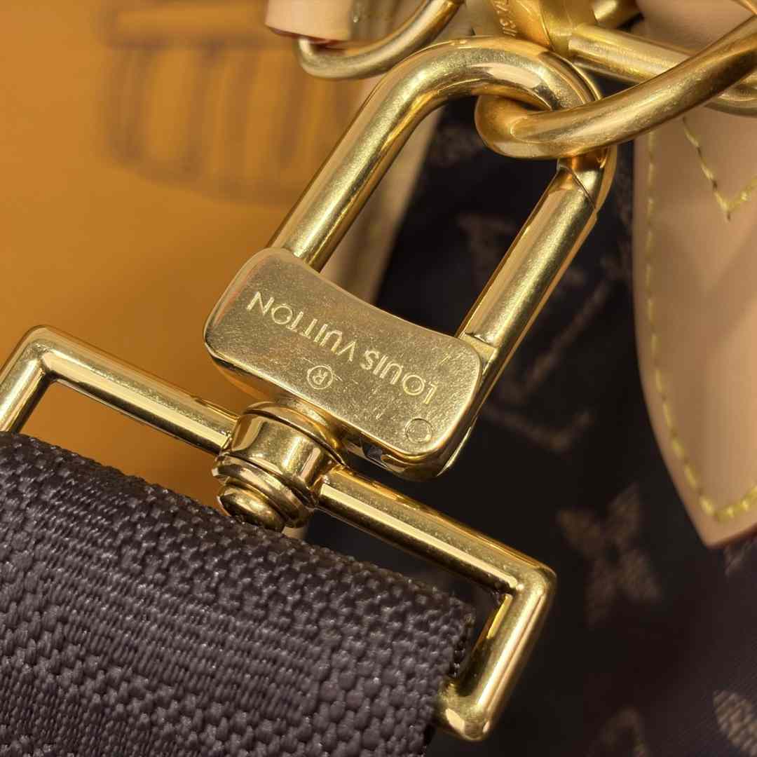Louis Vuitton Jet Lag Bag MM Louis Vuitton Silk Tech M2A425 - DesignerGu