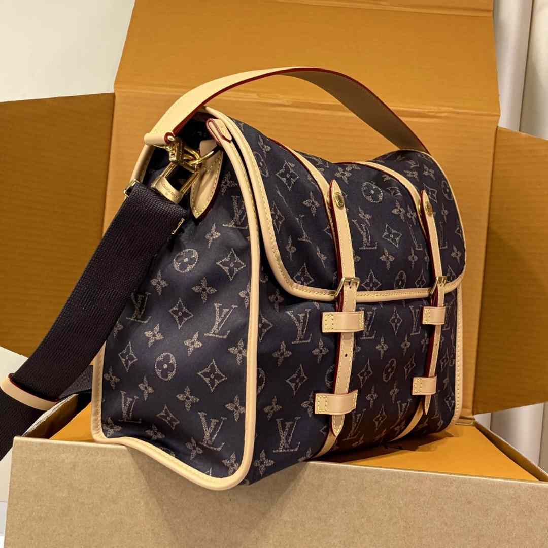 Louis Vuitton Jet Lag Bag MM Louis Vuitton Silk Tech M2A425 - DesignerGu