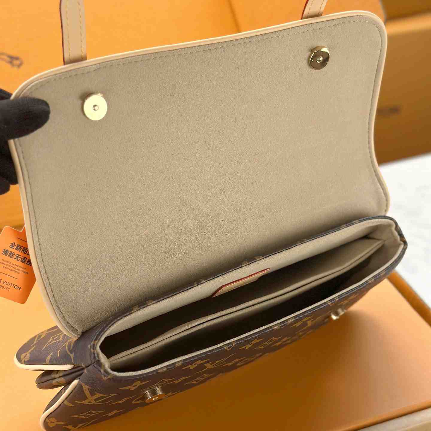Louis Vuitton  Marelle M28613 - DesignerGu