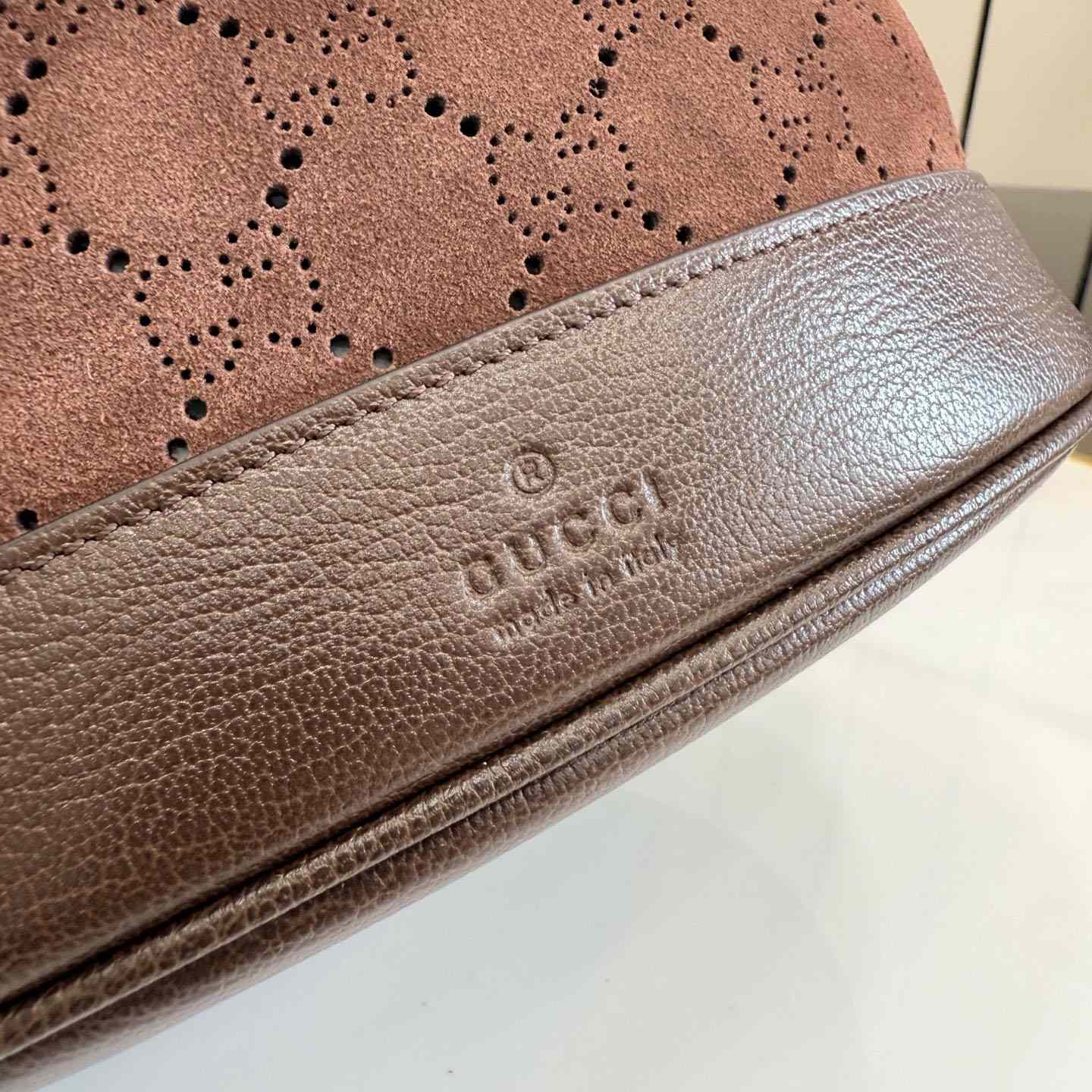 Gucci Venice Small Bucket Bag A002GW - DesignerGu
