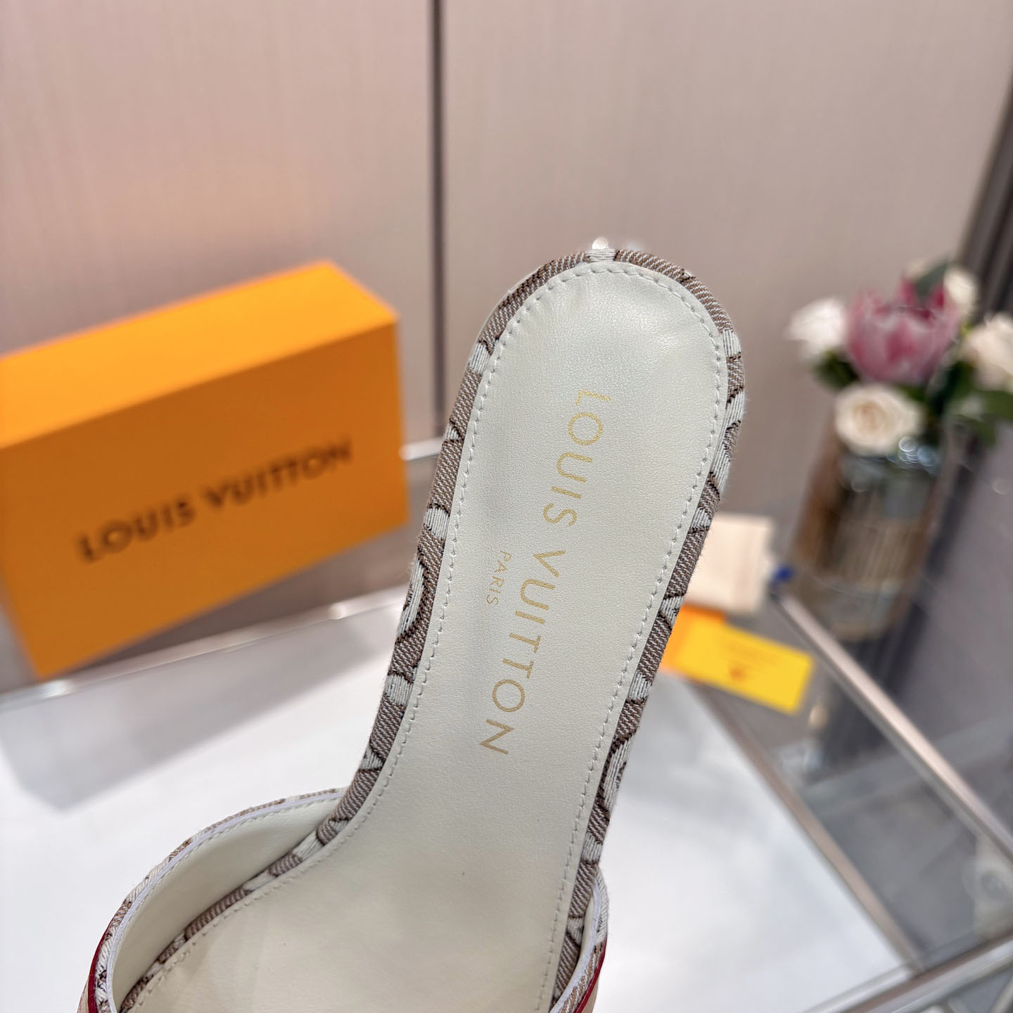 Louis Vuitton 6AM Mule 1AKJCK - DesignerGu