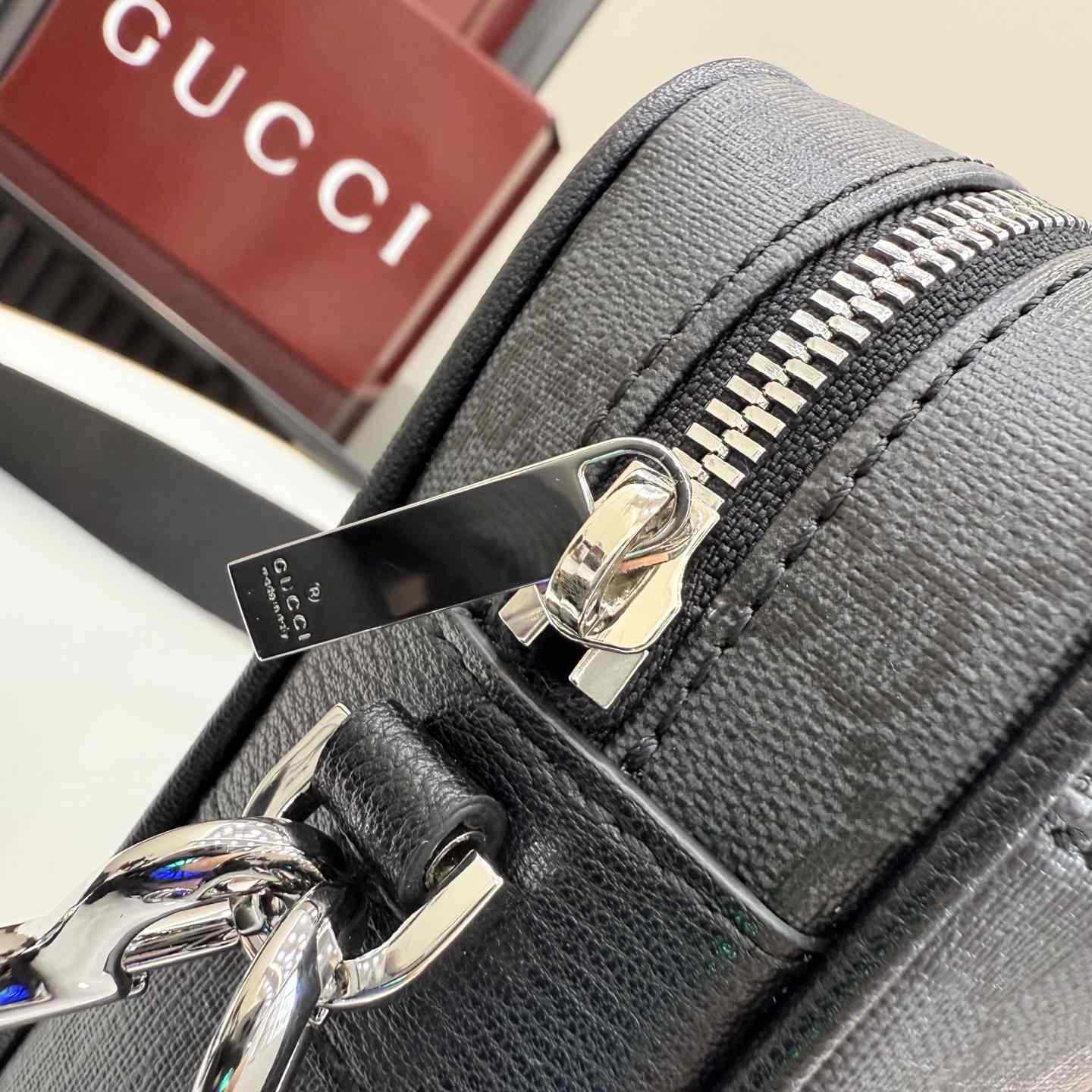 Gucci Gucci Essence Classic Small Crossbody Bag A006ZN - DesignerGu