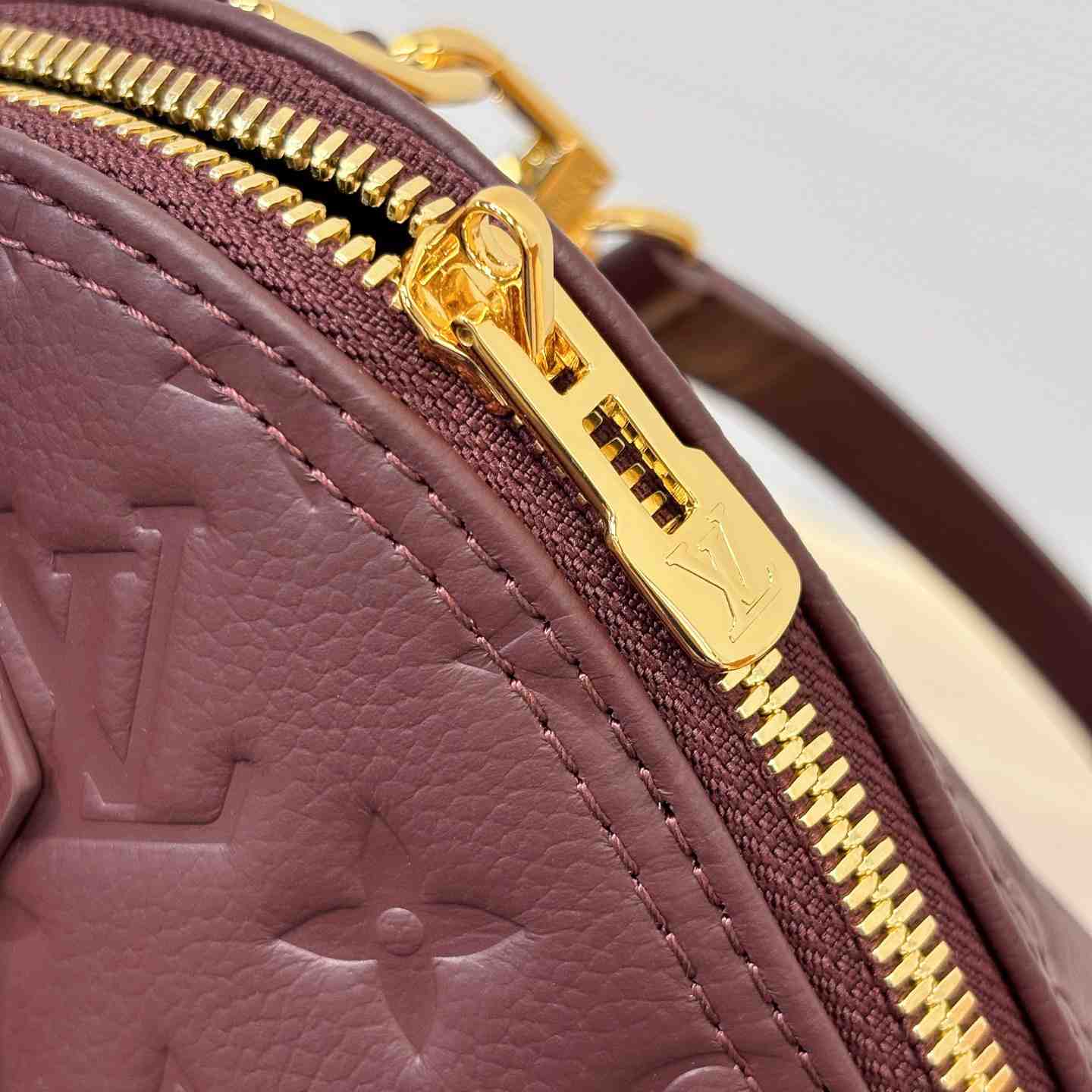 Louis Vuitton Alma BB M2A399 - DesignerGu