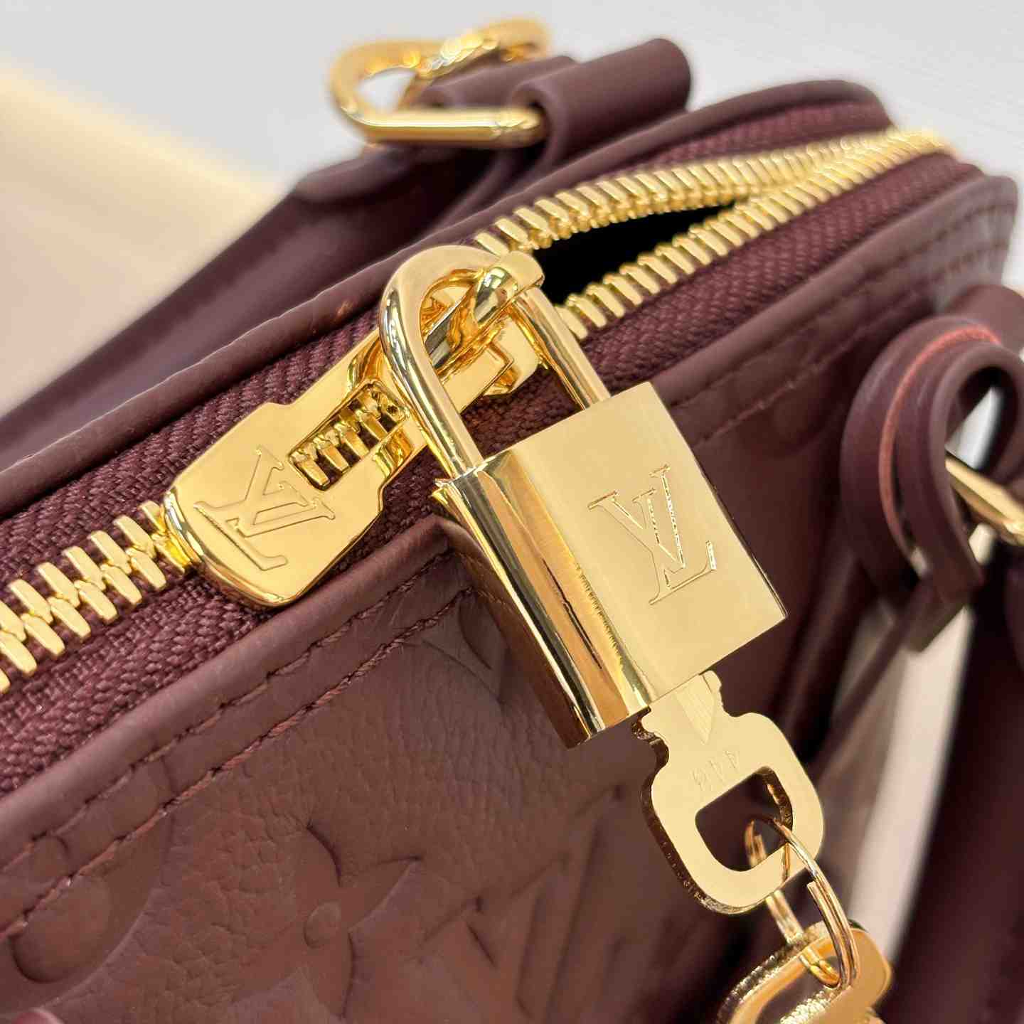 Louis Vuitton Alma BB M2A399 - DesignerGu