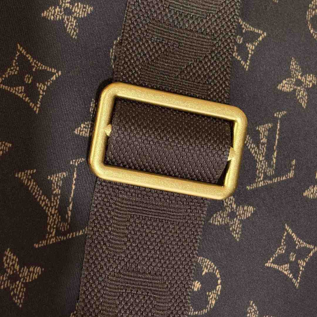 Louis Vuitton Nil XL Louis Vuitton Silk Tech - DesignerGu