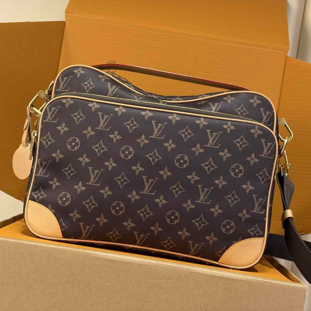 Louis Vuitton Nil XL Louis Vuitton Silk Tech - DesignerGu