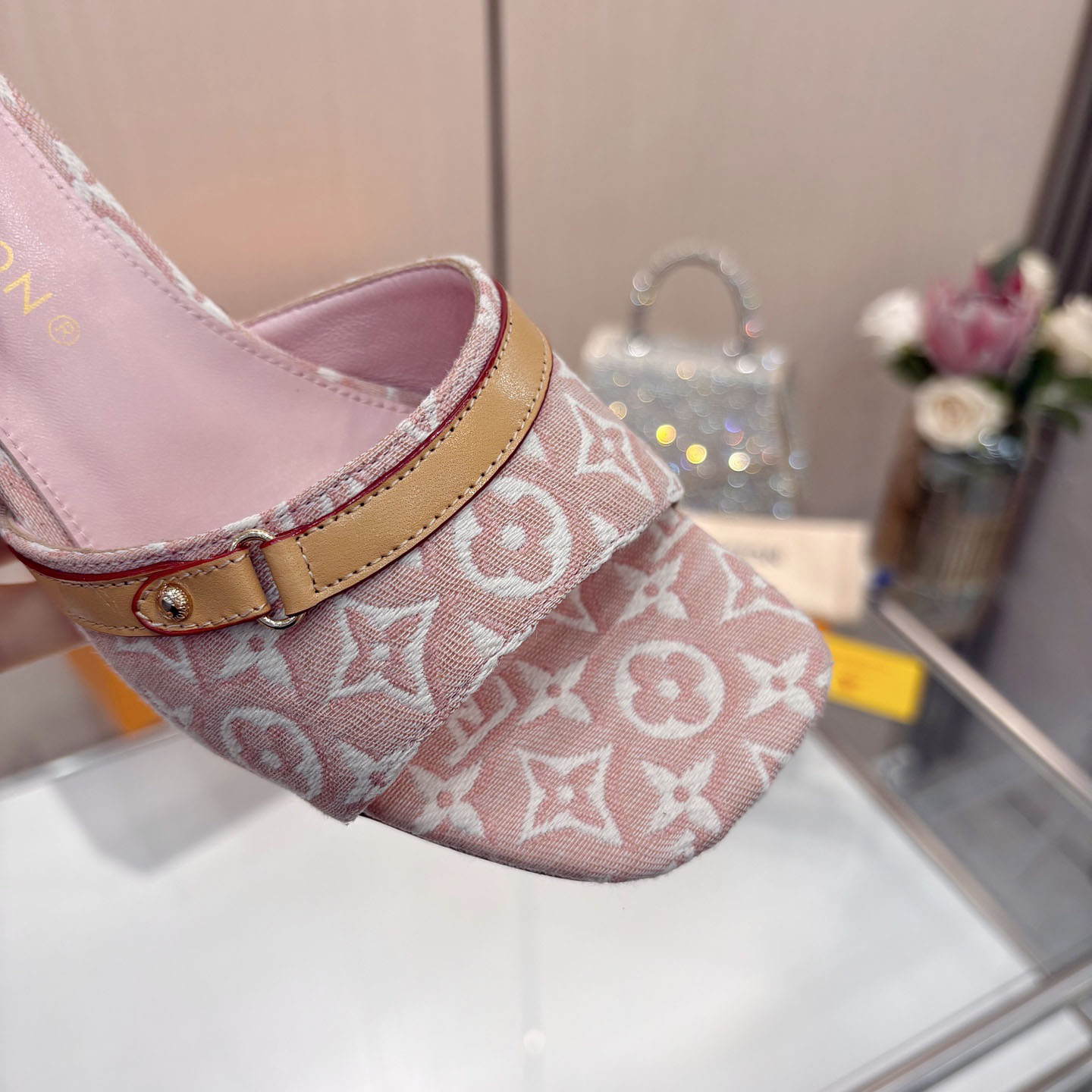 Louis Vuitton 6AM Mule 1AKJEC - DesignerGu