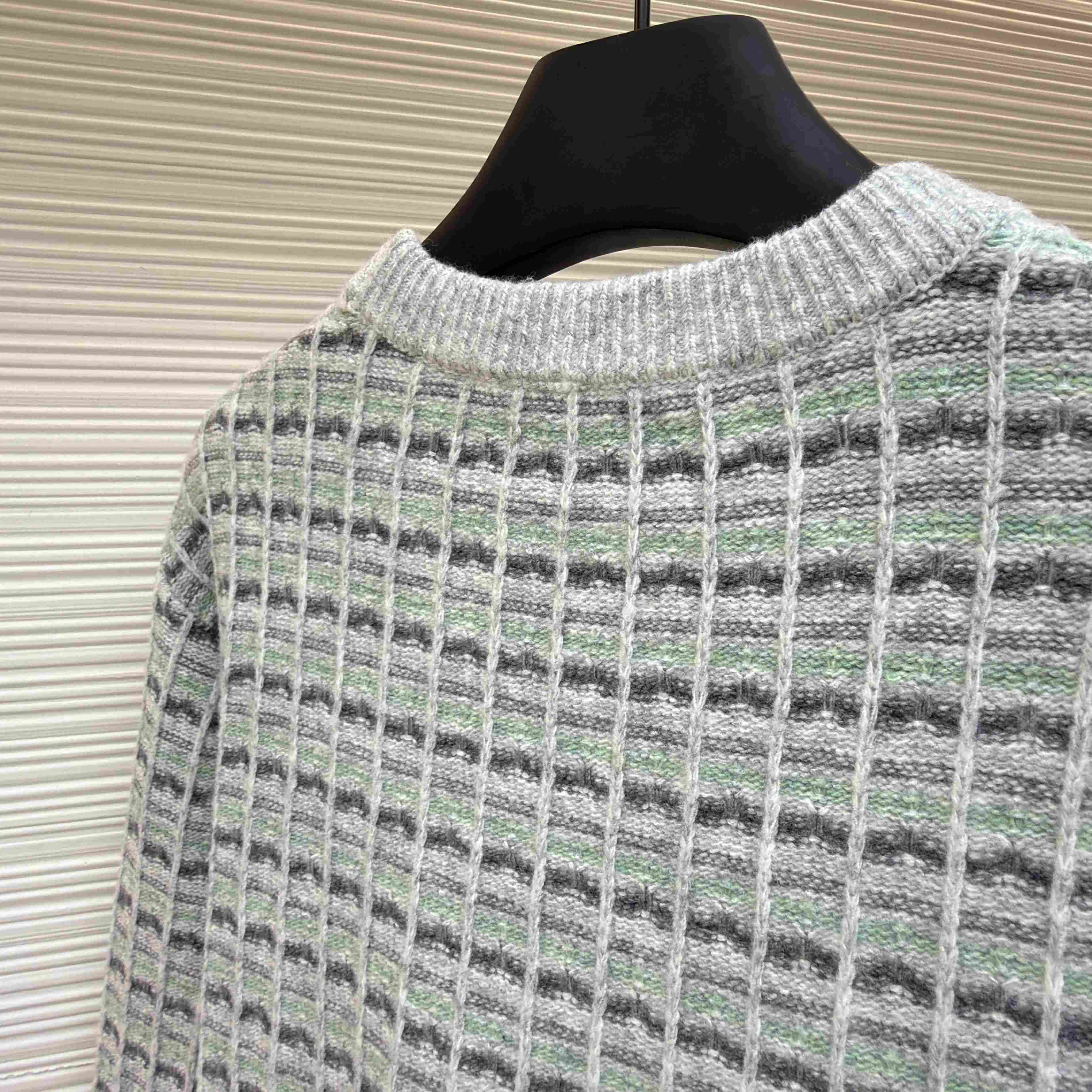 Louis Vuitton Signature Pullover 1AKLUD - DesignerGu