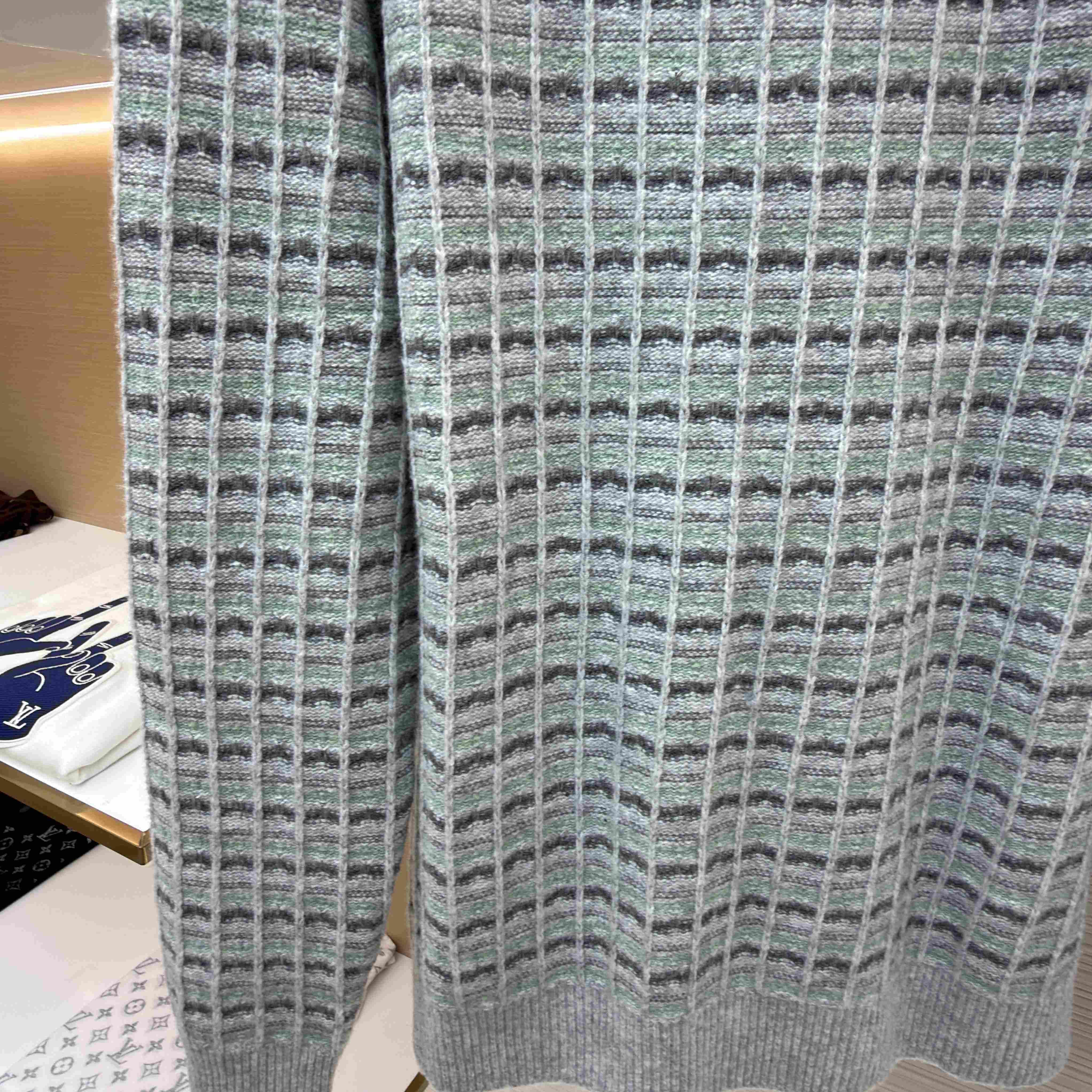Louis Vuitton Signature Pullover 1AKLUD - DesignerGu