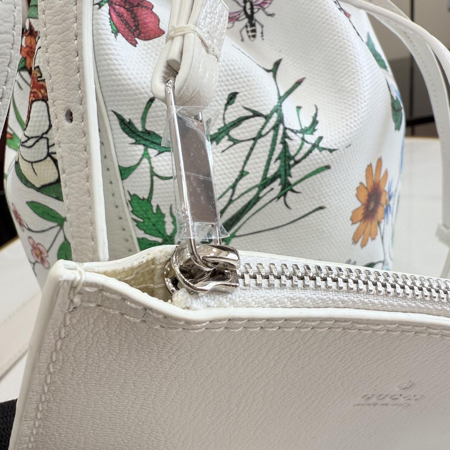 Gucci Venice Small Bucket Bag A002GW - DesignerGu