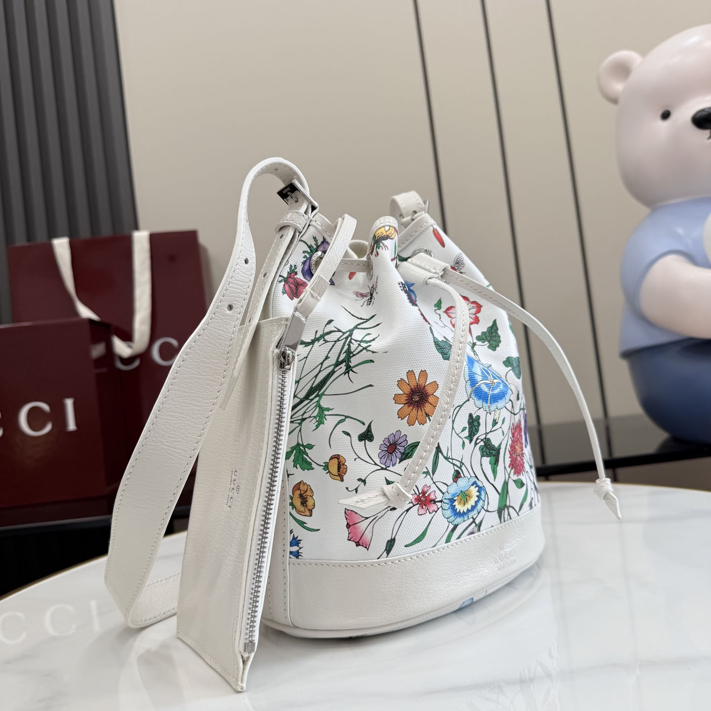 Gucci Venice Small Bucket Bag A002GW - DesignerGu