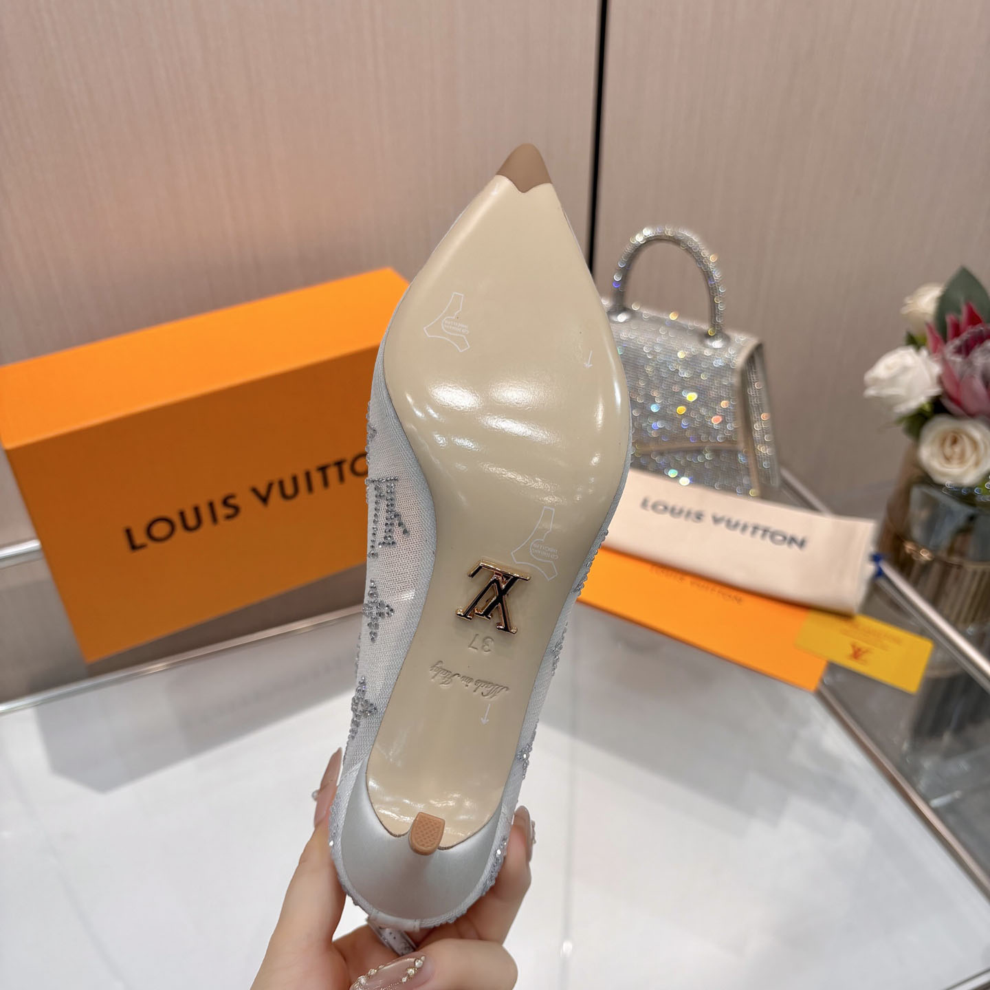 Louis Vuitton Gala Pump 1AK2E1 - DesignerGu