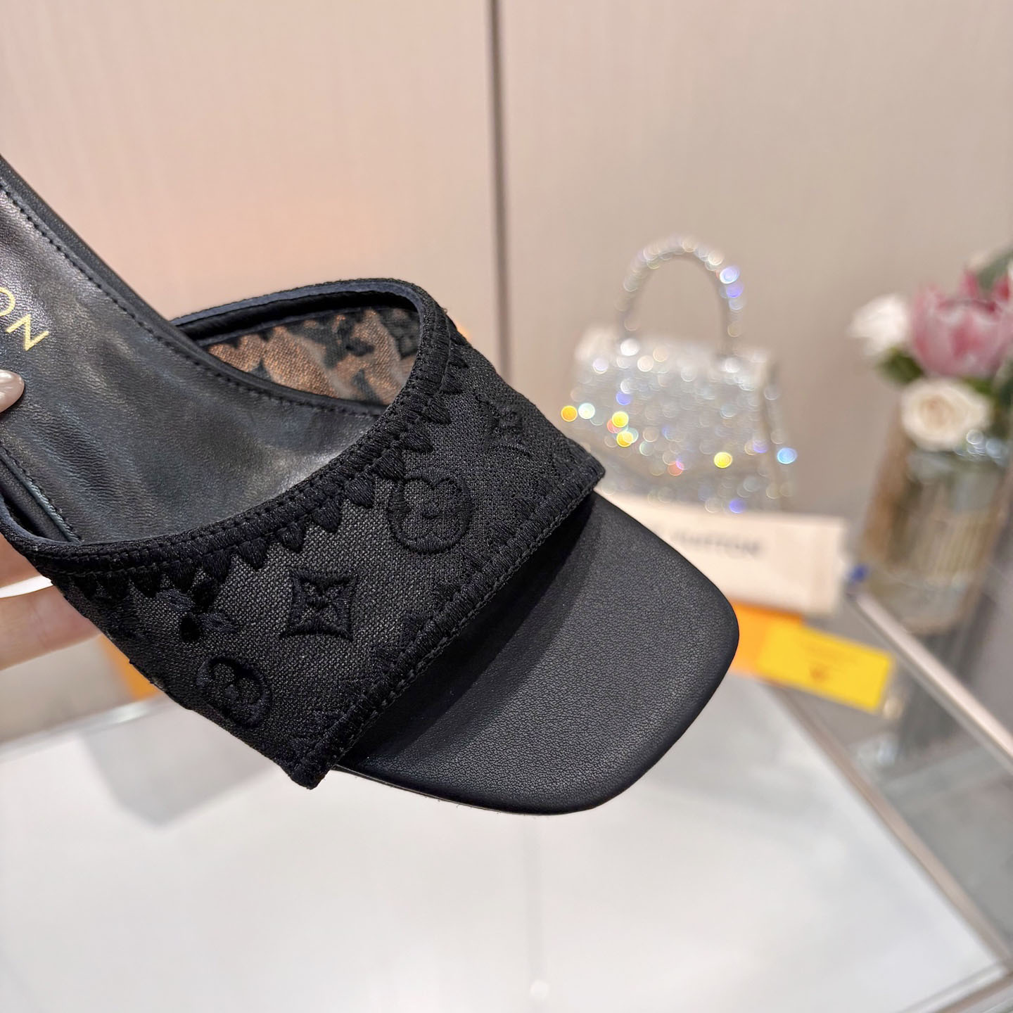 Louis Vuitton 6AM Mule - DesignerGu