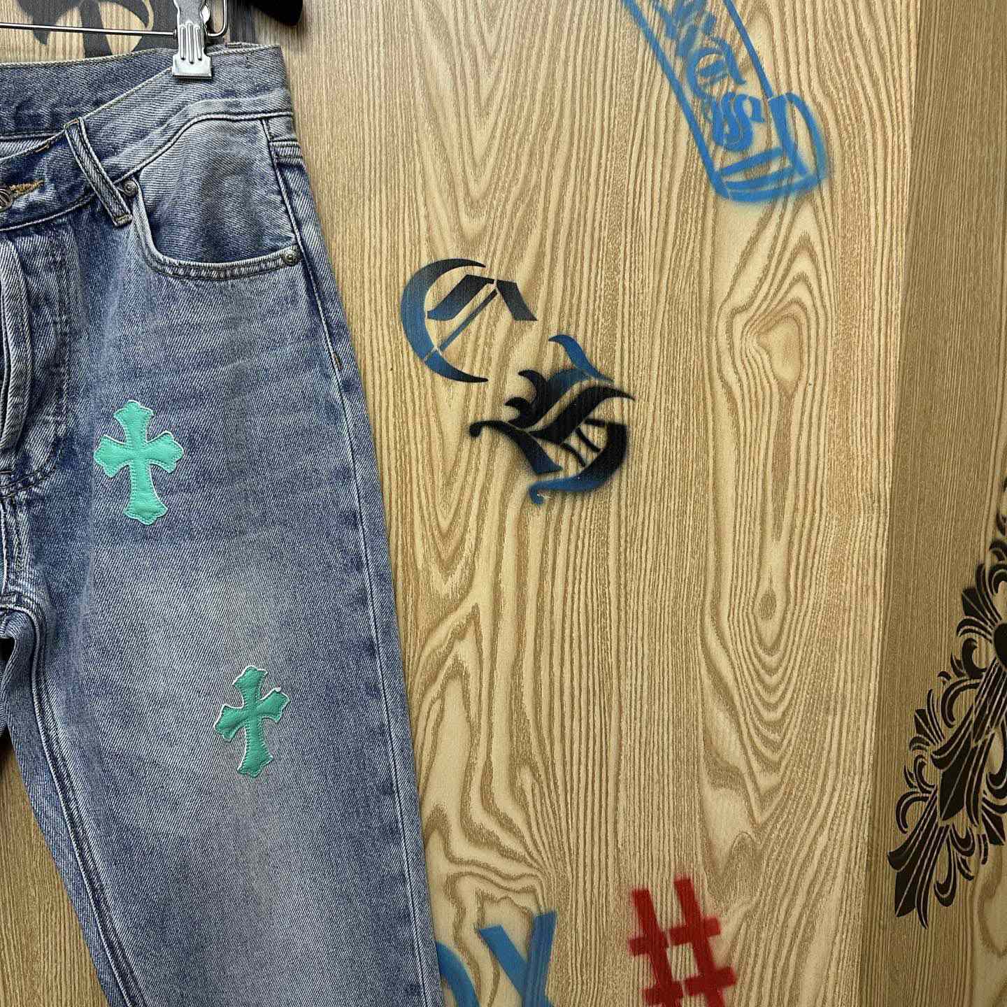 Chrome Hearts  Jeans  - DesignerGu