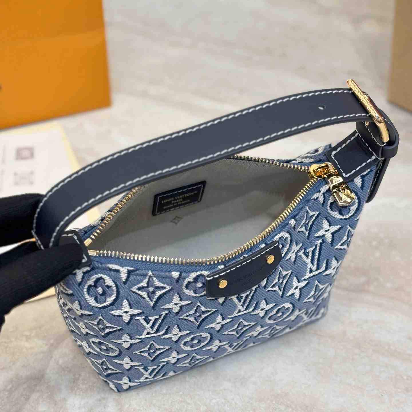 Louis Vuitton Pochette Hills M2A155 - DesignerGu