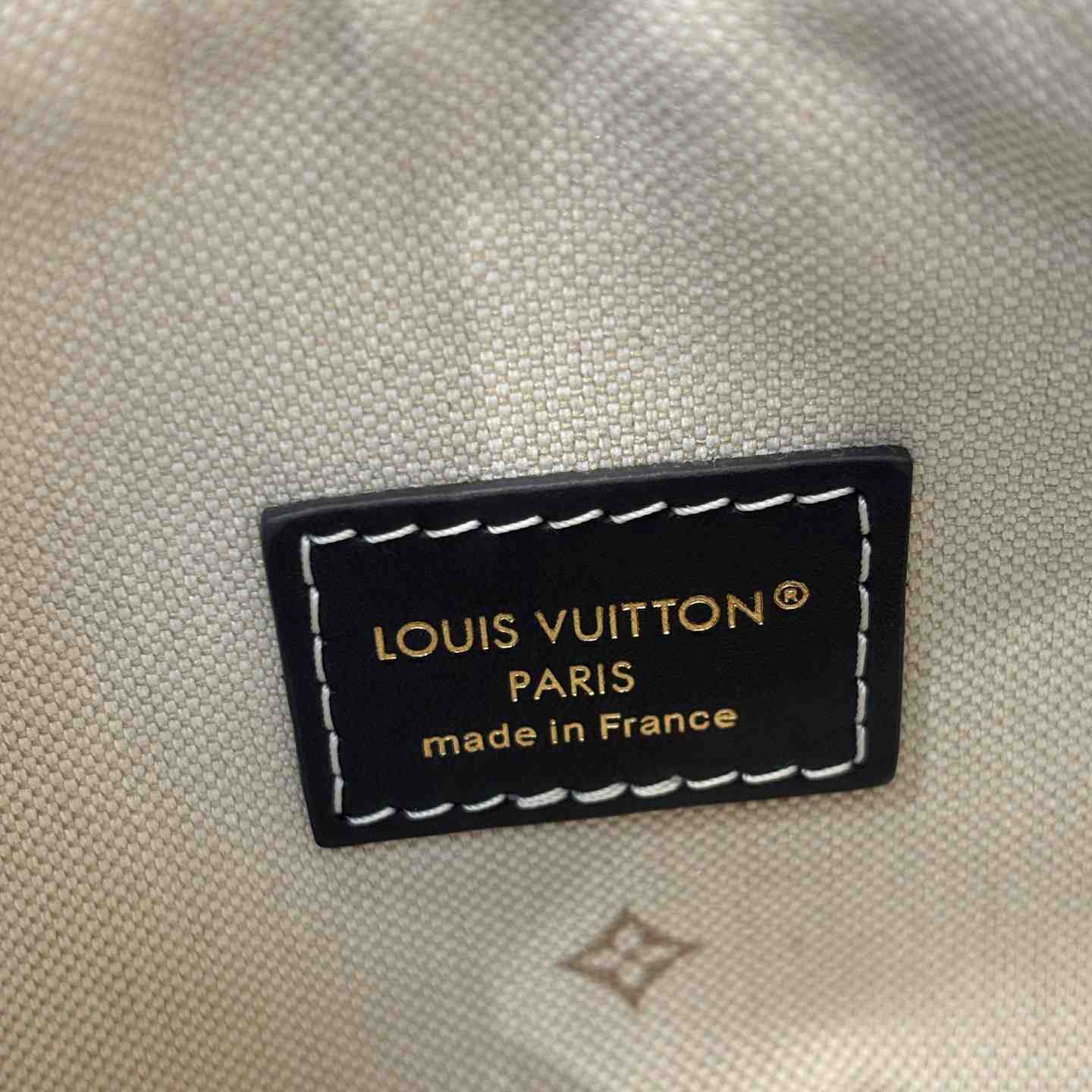 Louis Vuitton Pochette Hills M2A155 - DesignerGu