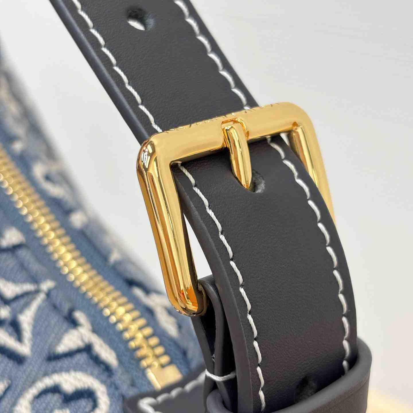 Louis Vuitton Pochette Hills M2A155 - DesignerGu