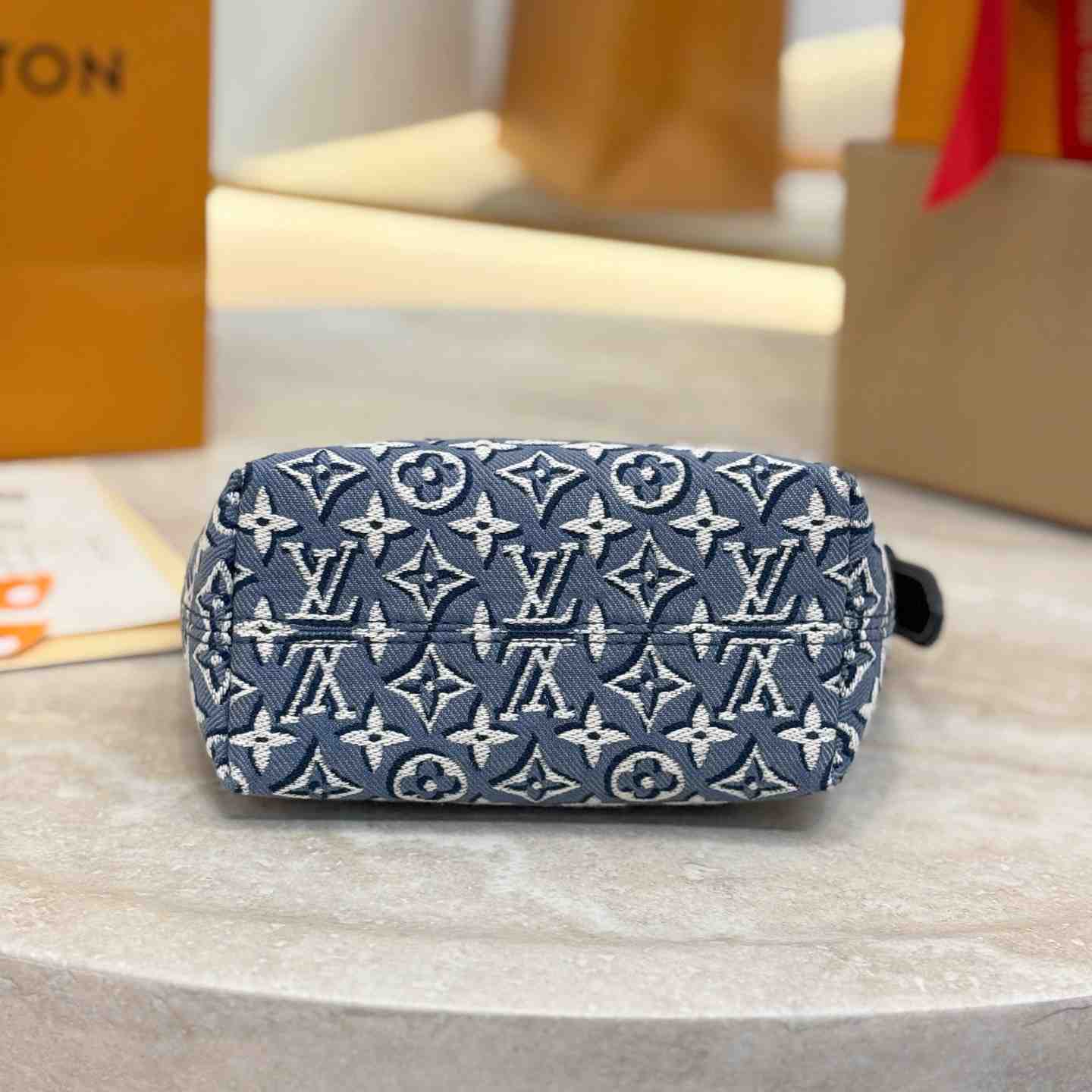 Louis Vuitton Pochette Hills M2A155 - DesignerGu
