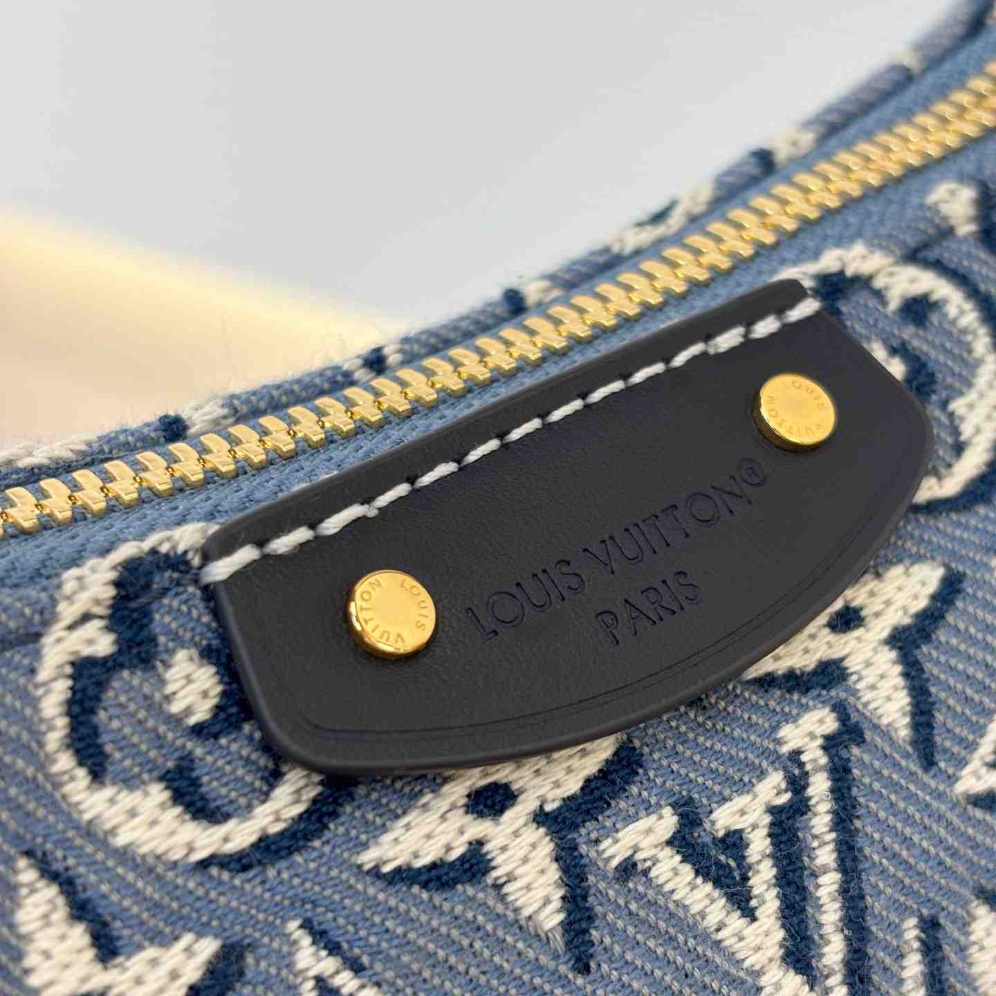Louis Vuitton Pochette Hills M2A155 - DesignerGu