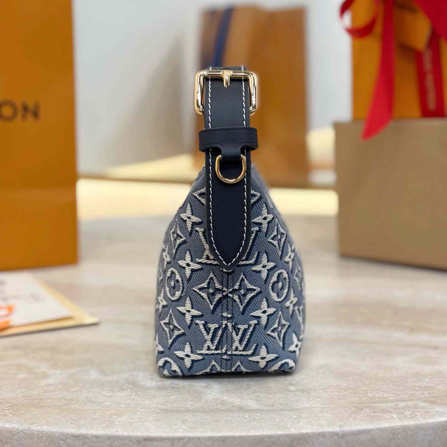 Louis Vuitton Pochette Hills M2A155 - DesignerGu