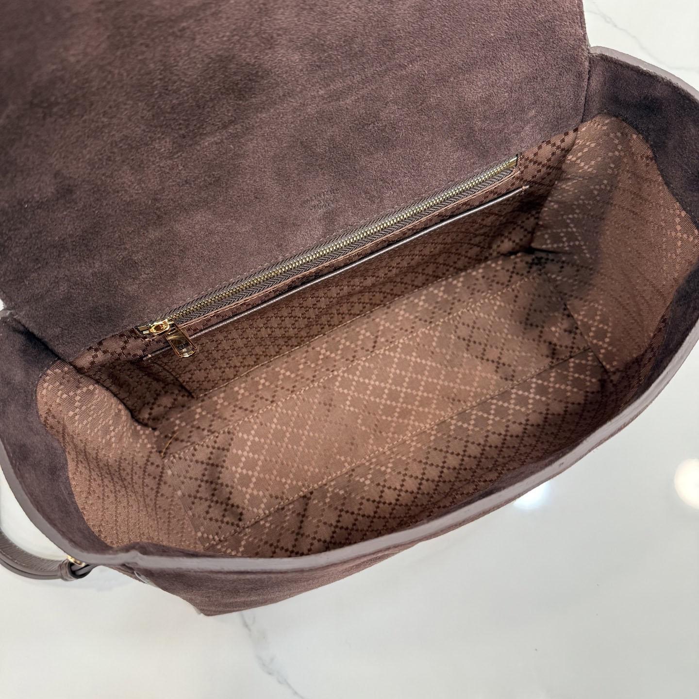 Gucci Paparazzo Medium Top Handle Bag 875018 - DesignerGu