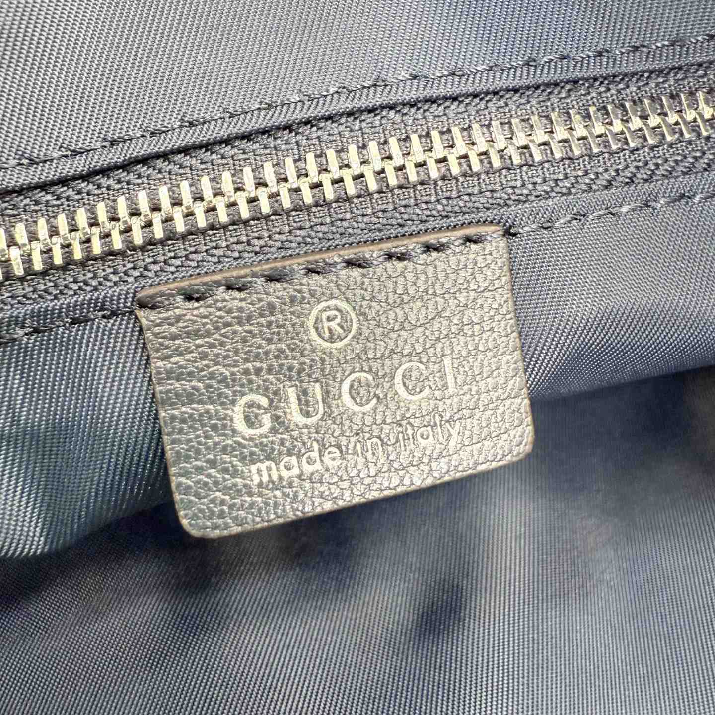 Gucci Gucci Essence Classic Small Crossbody Bag A006ZN - DesignerGu