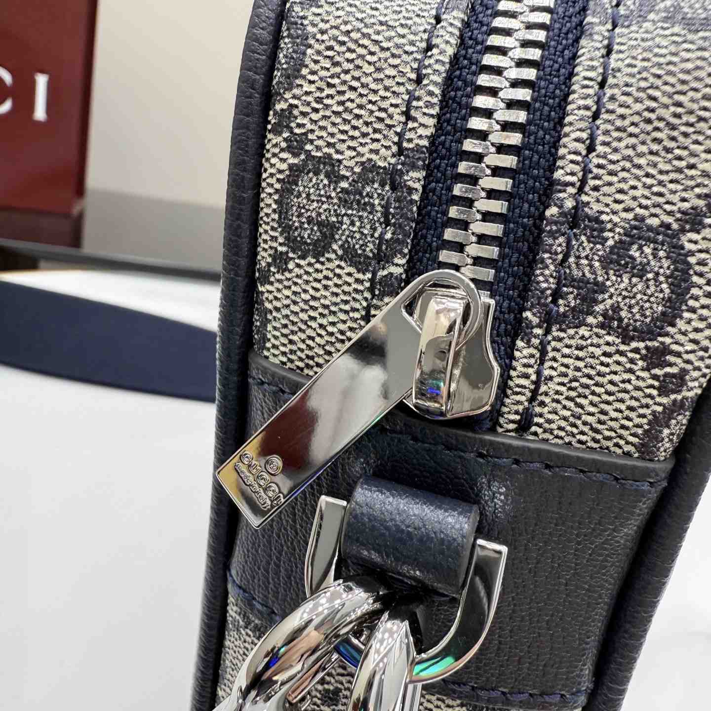 Gucci Gucci Essence Classic Small Crossbody Bag A006ZN - DesignerGu
