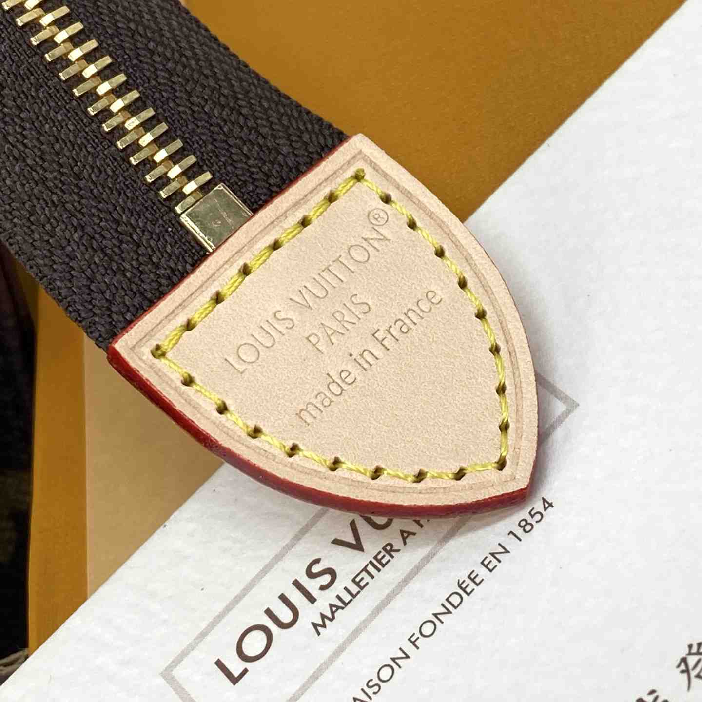 Louis Vuitton Poche Toilette M29987 - DesignerGu