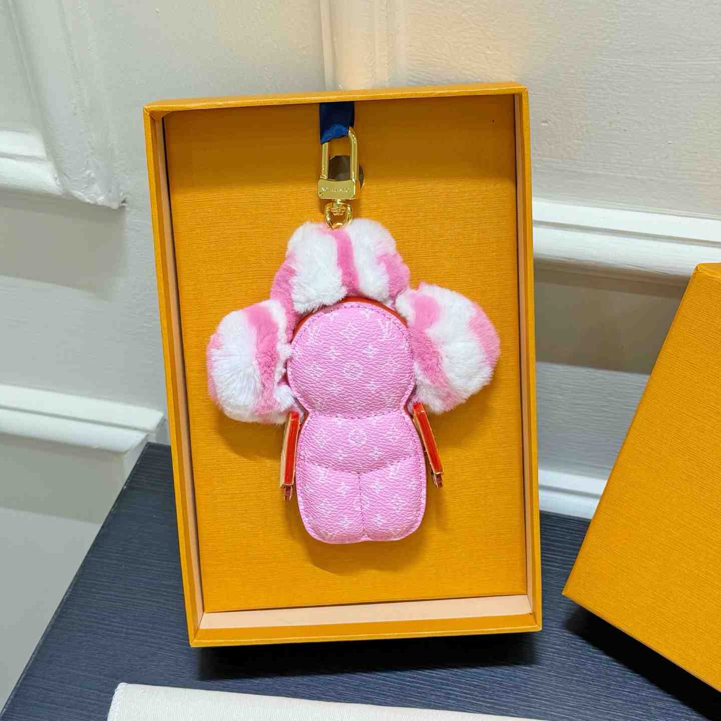 Louis Vuitton Vivienne Fashionista Bag Charm M02991 - DesignerGu