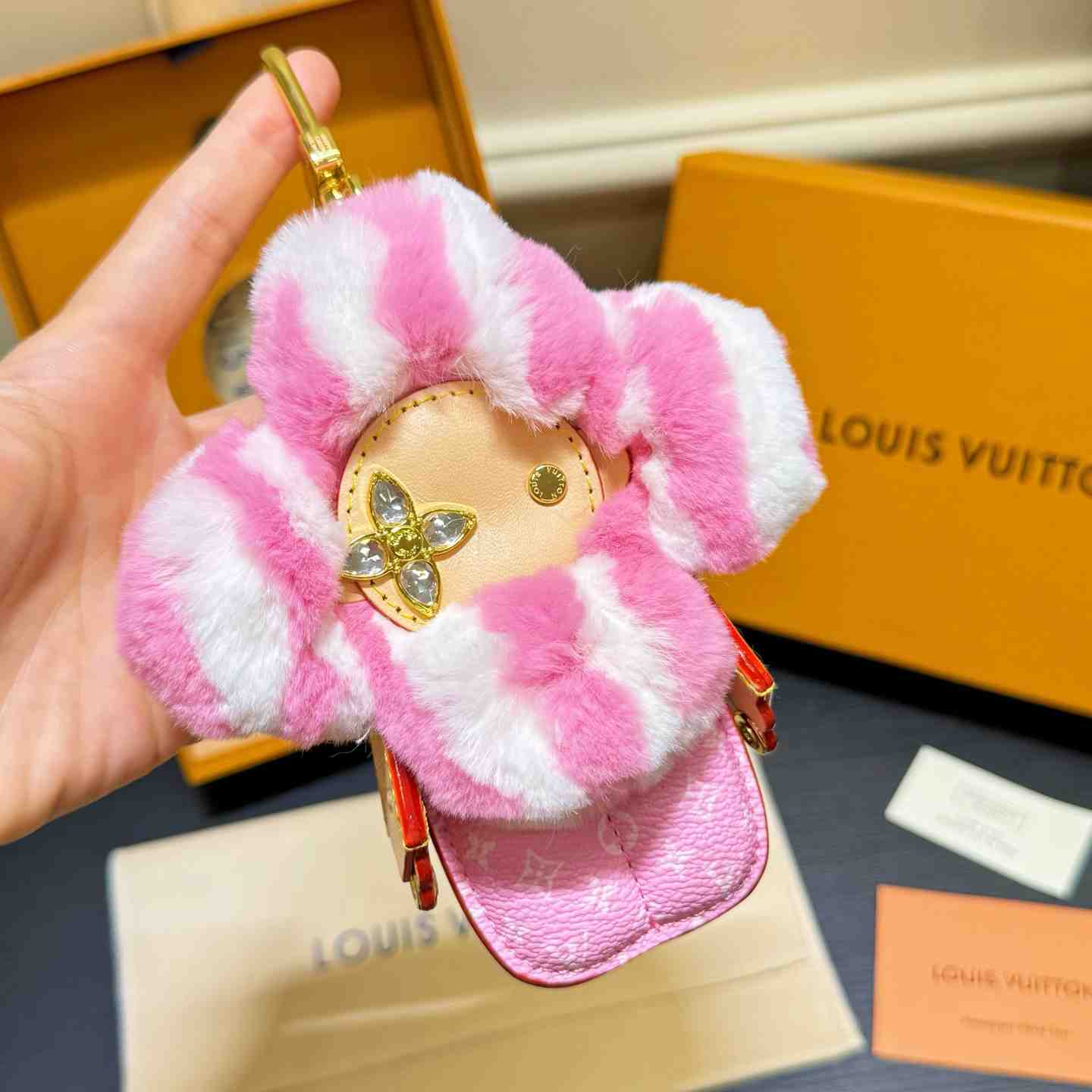 Louis Vuitton Vivienne Fashionista Bag Charm M02991 - DesignerGu