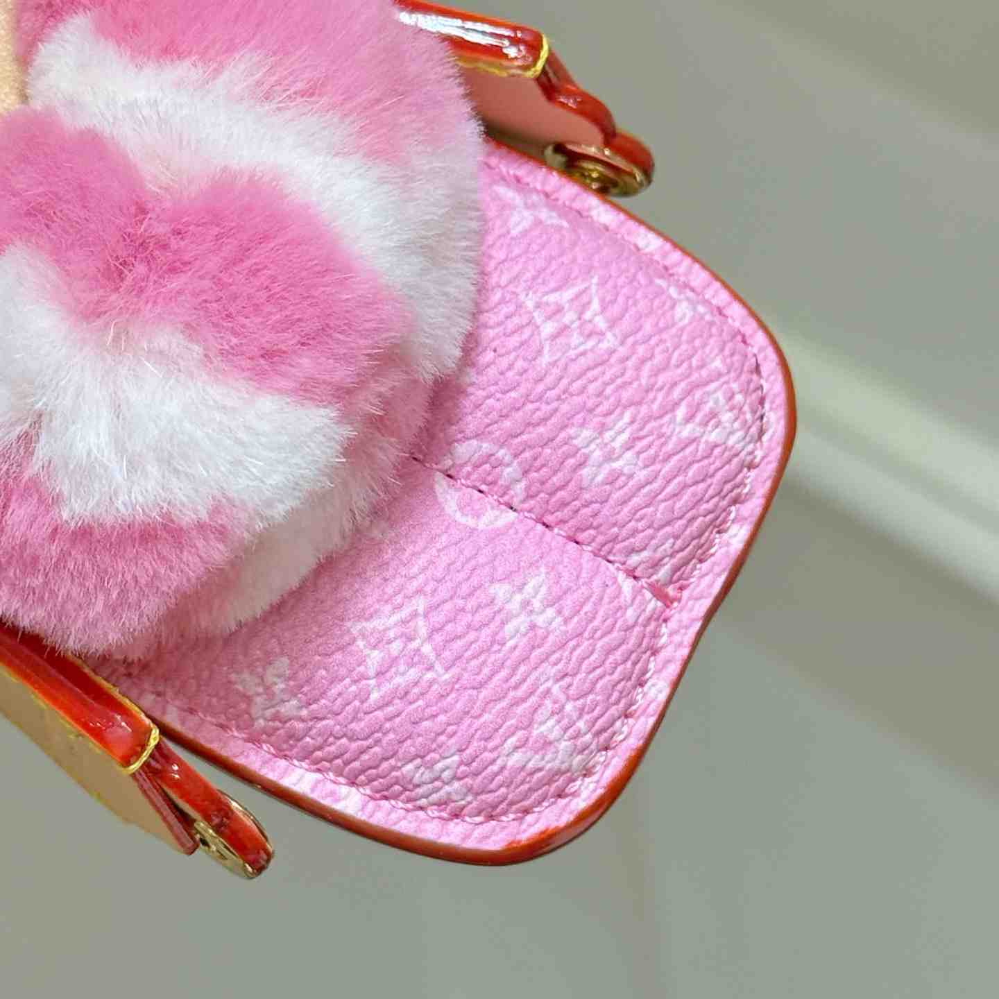 Louis Vuitton Vivienne Fashionista Bag Charm M02991 - DesignerGu