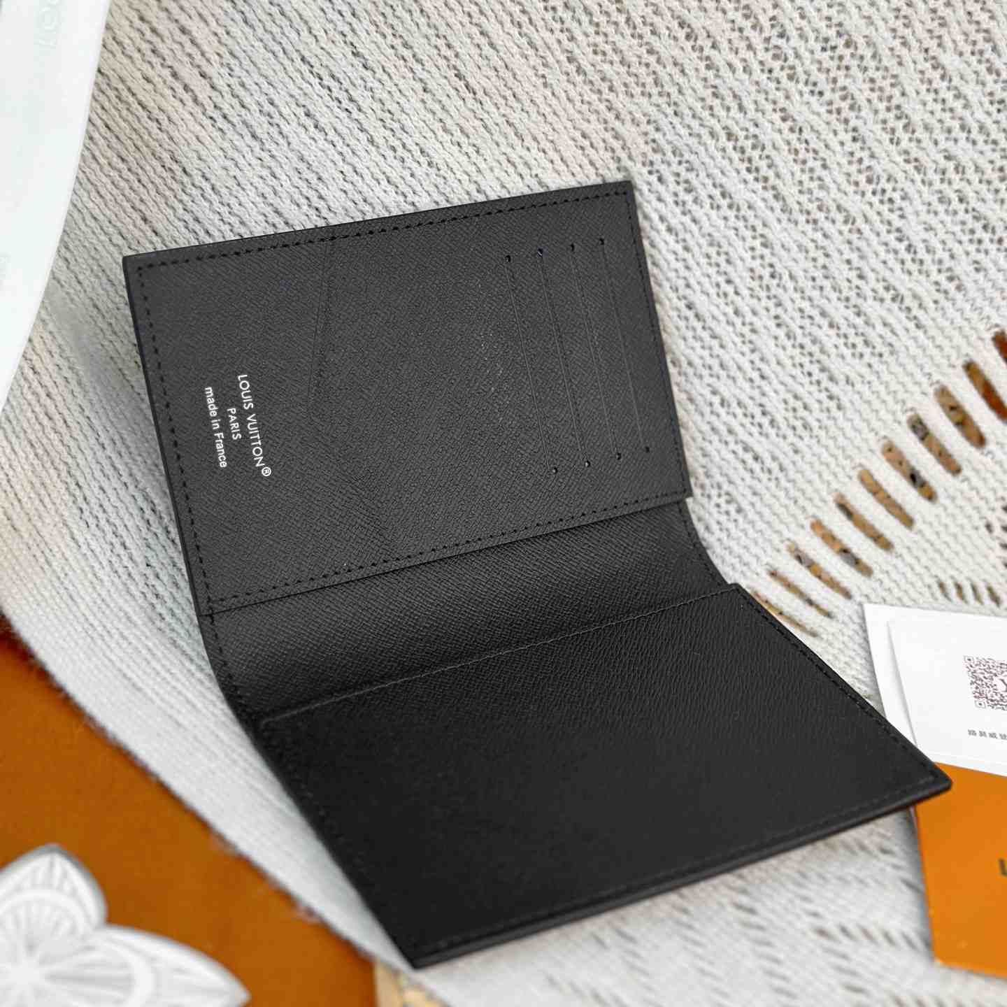 Louis Vuitton Passport Cover M2B222 - DesignerGu