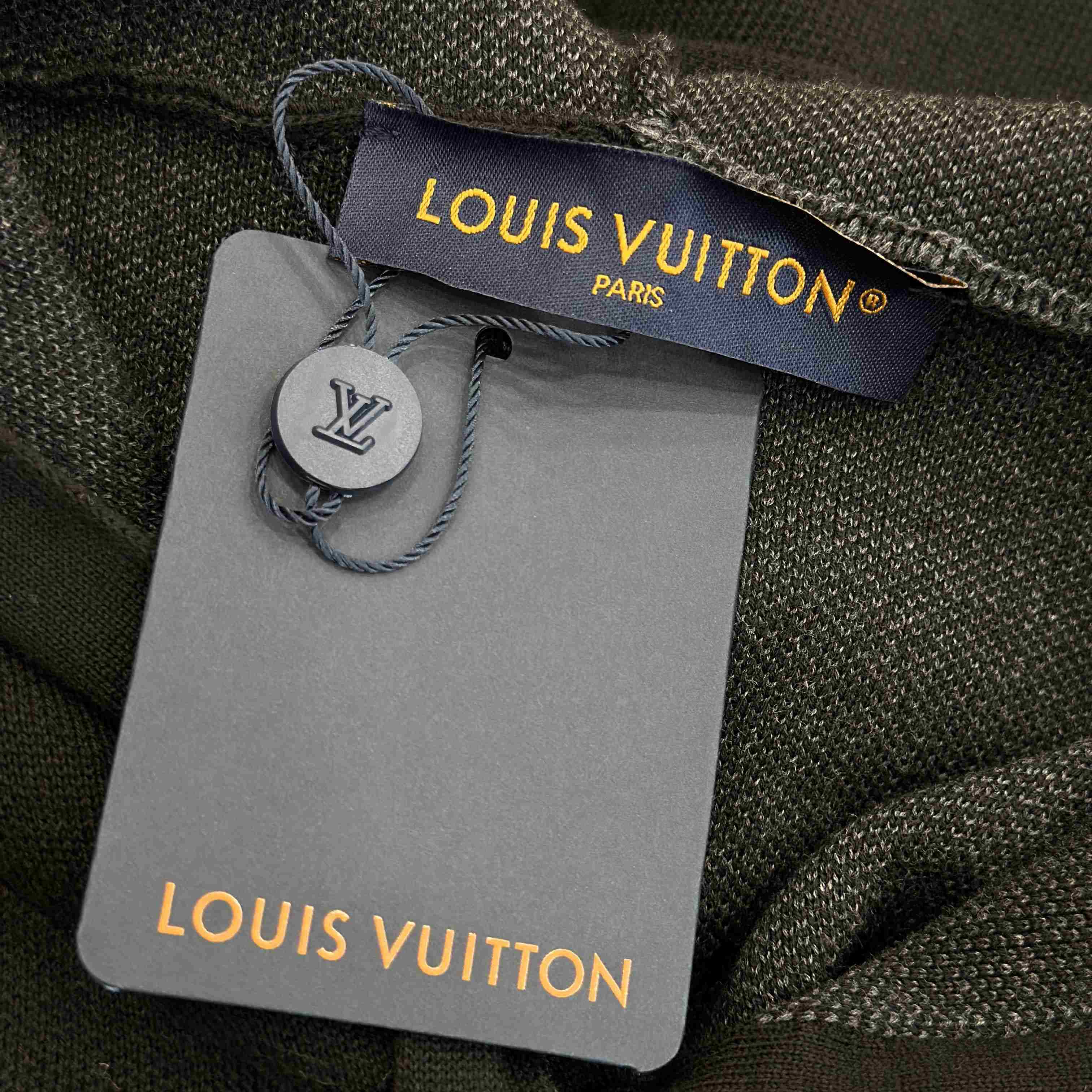 Louis Vuitton Gradient Signature Jacquard Hoodie 1AKRMX - DesignerGu