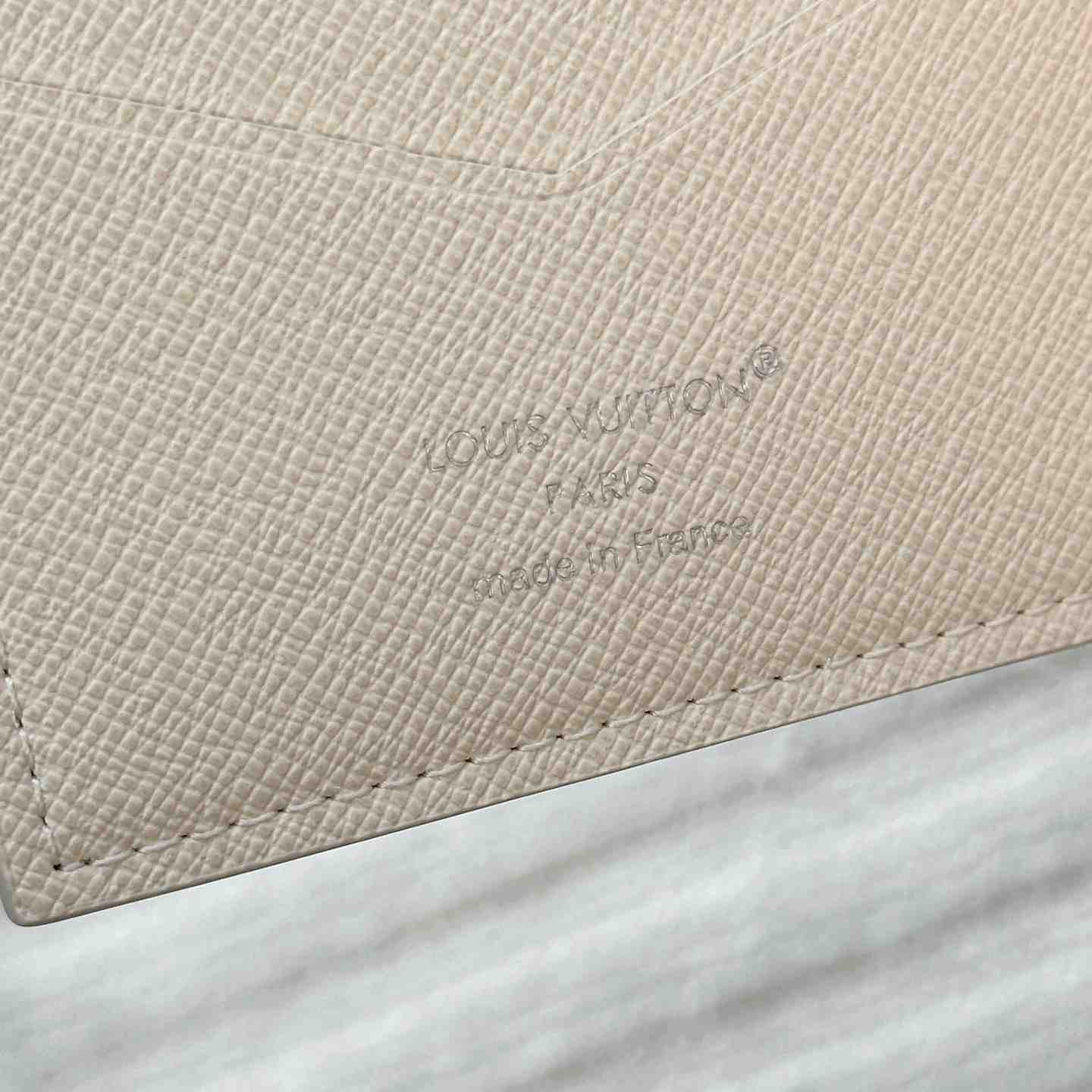 Louis Vuitton Passport Cover M3A532 - DesignerGu