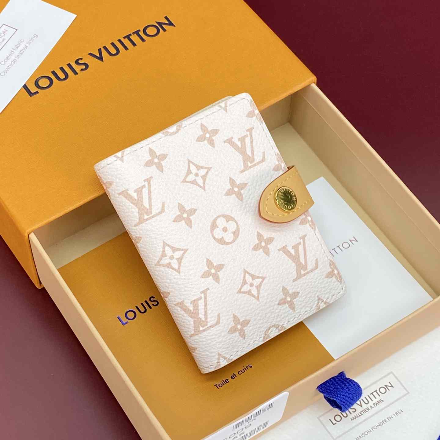 Louis Vuitton Mattifying Paper Case Dune LBC009 - DesignerGu