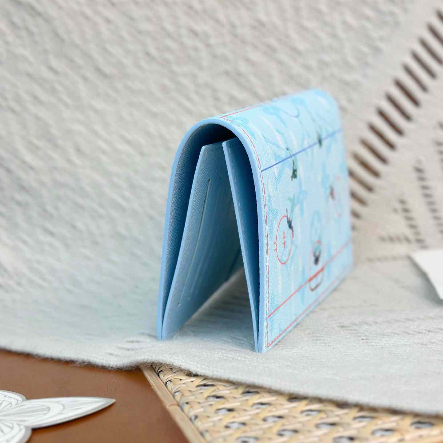 Louis Vuitton Passport Cover M2B213 - DesignerGu