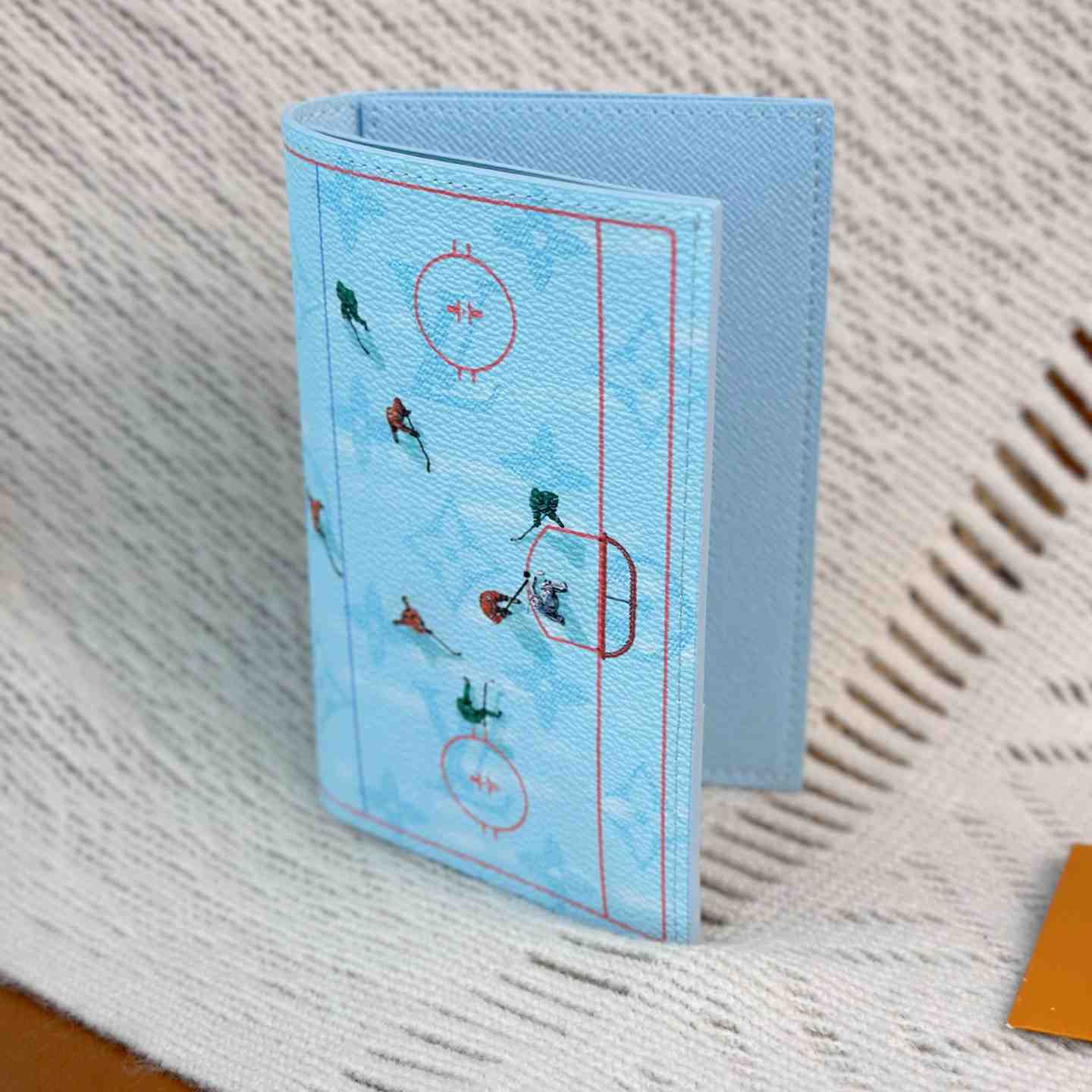 Louis Vuitton Passport Cover M2B213 - DesignerGu