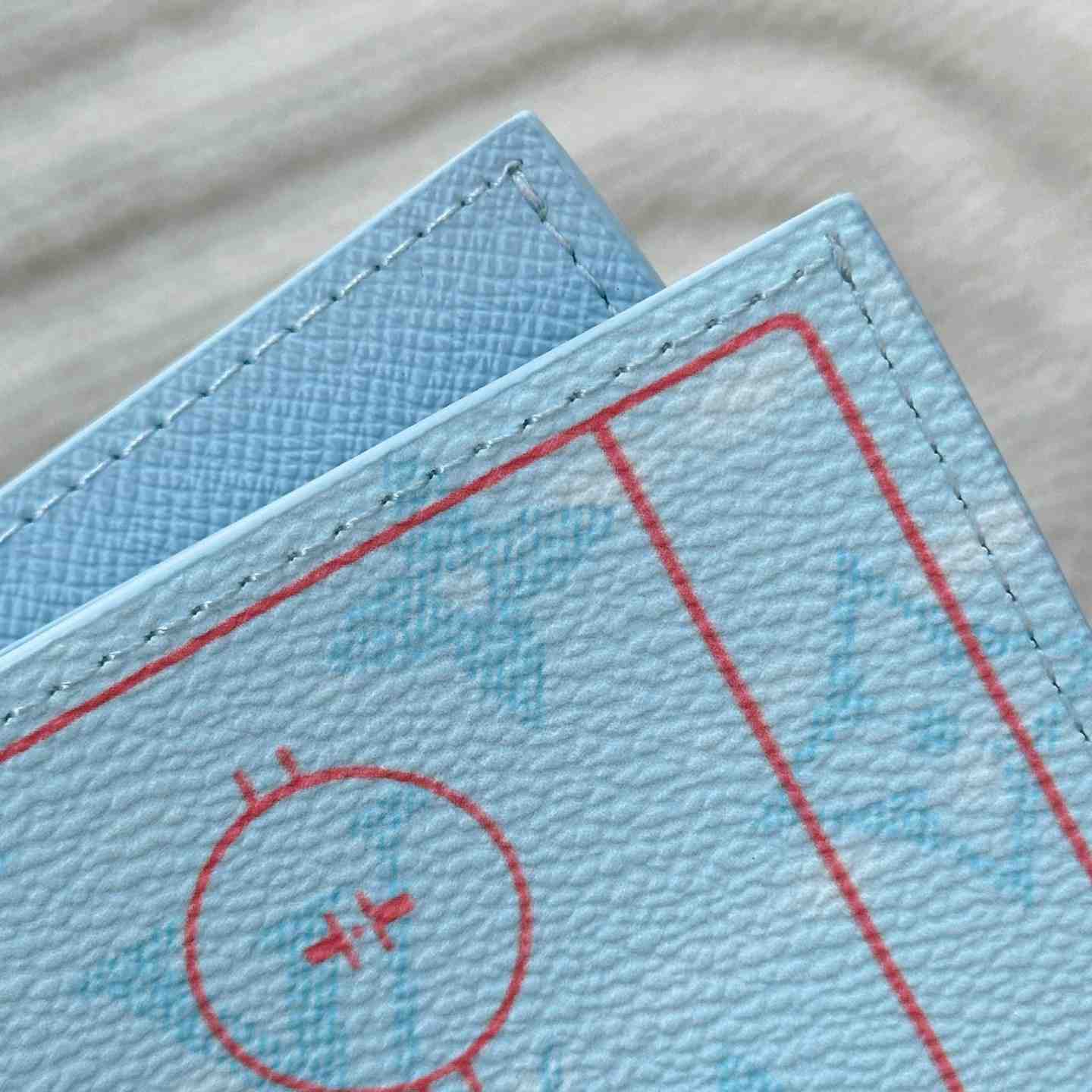 Louis Vuitton Passport Cover M2B213 - DesignerGu