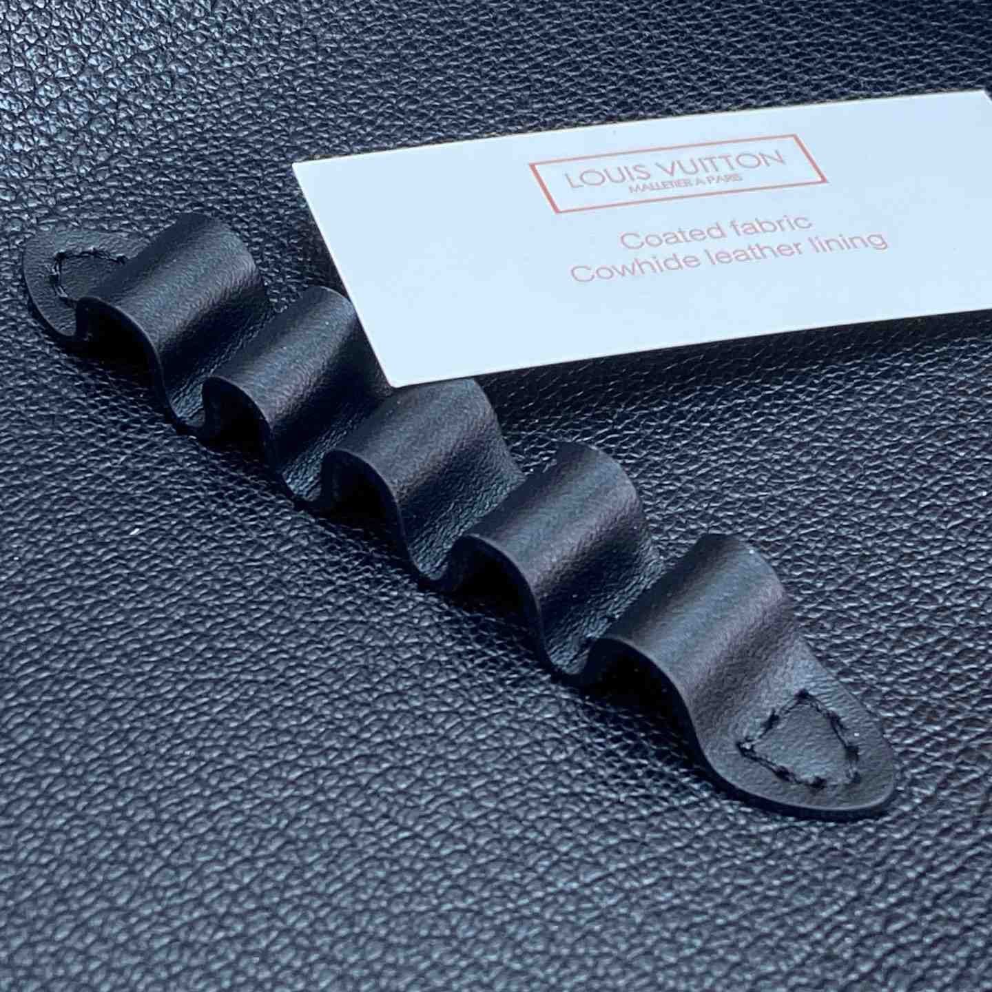Louis Vuitton Lip & Eye Brush Set Infrarouge LBC011 - DesignerGu