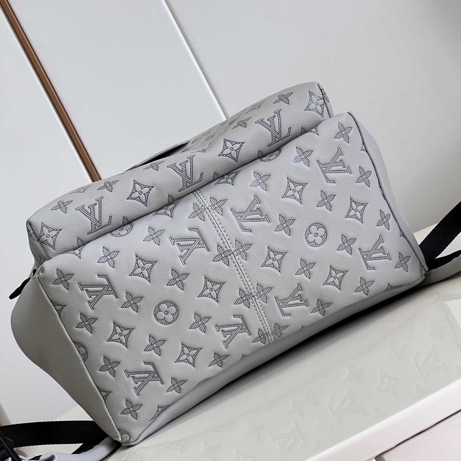 Louis Vuitton Gray Monogram Canvas Discovery Backpack - DesignerGu