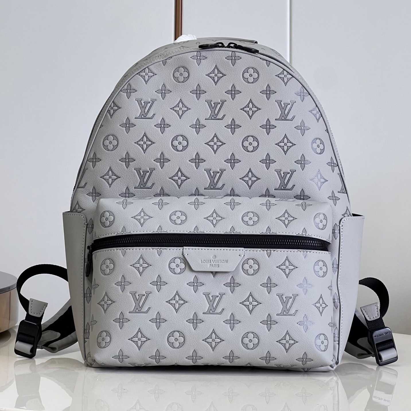 Louis Vuitton Gray Monogram Canvas Discovery Backpack - DesignerGu