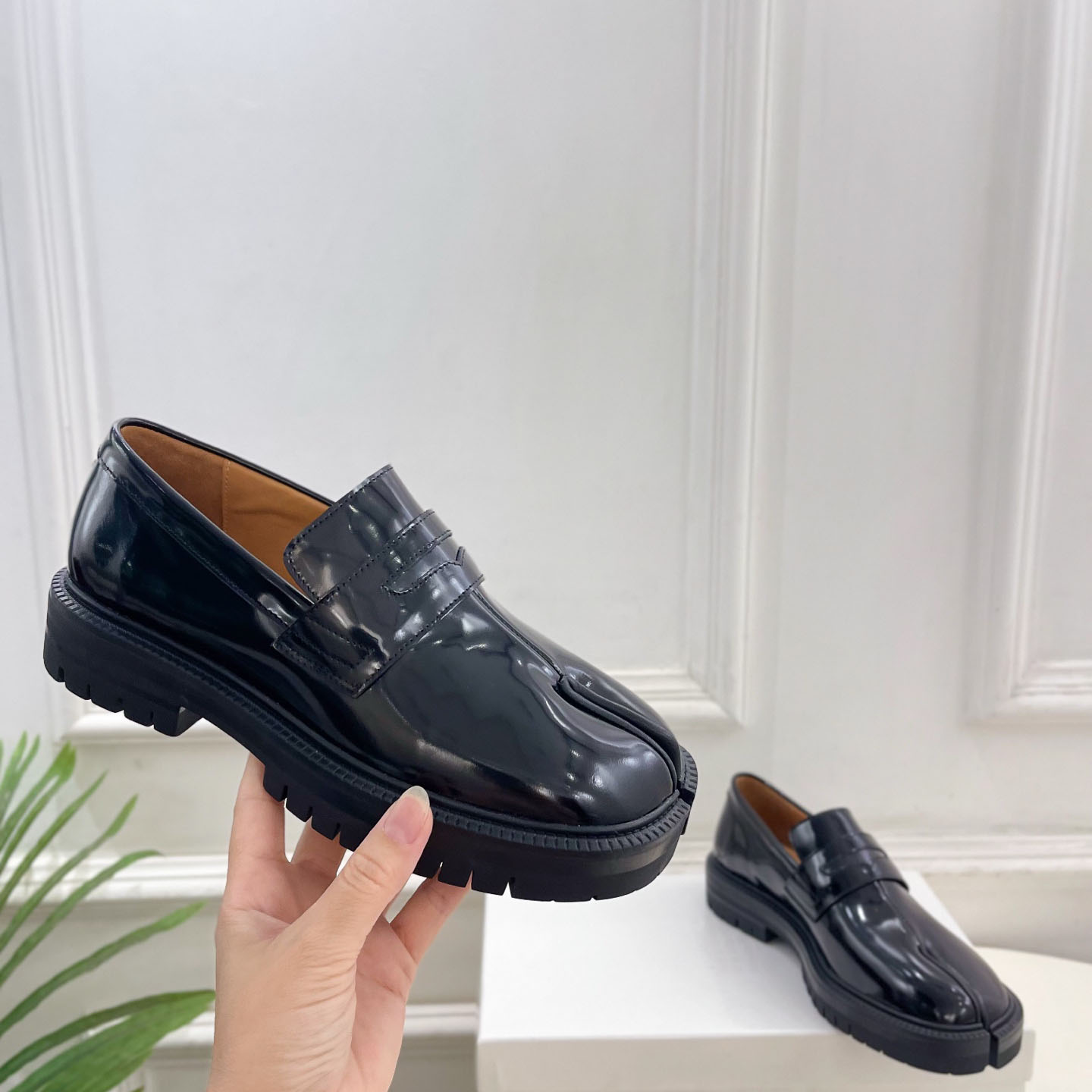 Maison Margiela Tabi Patent Leather Loafers - DesignerGu