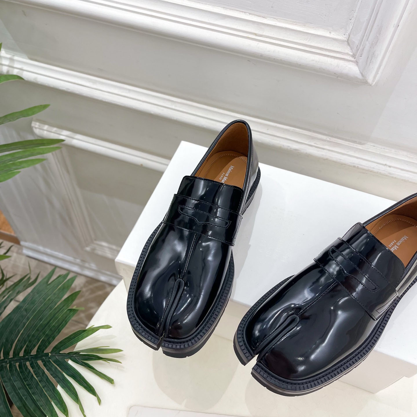 Maison Margiela Tabi Patent Leather Loafers - DesignerGu