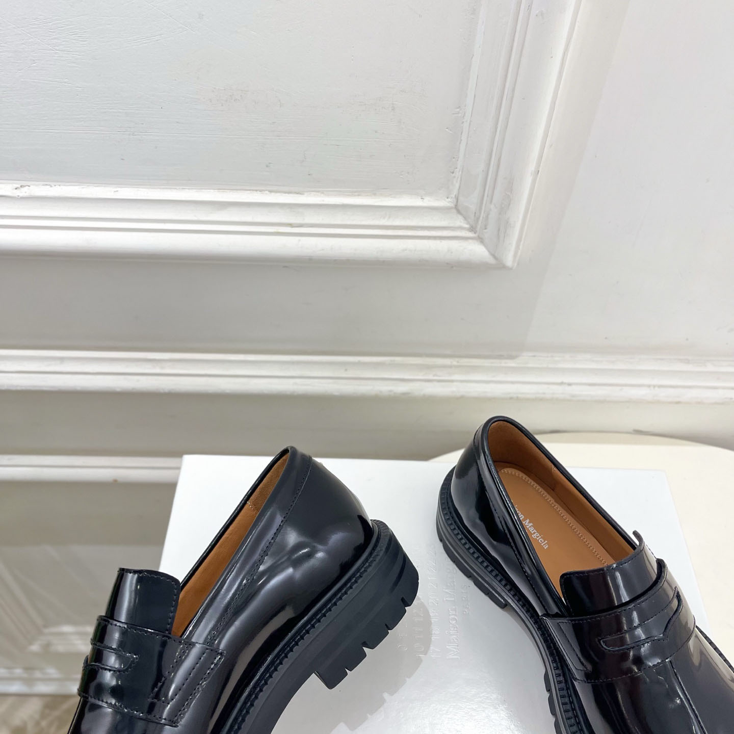 Maison Margiela Tabi Patent Leather Loafers - DesignerGu