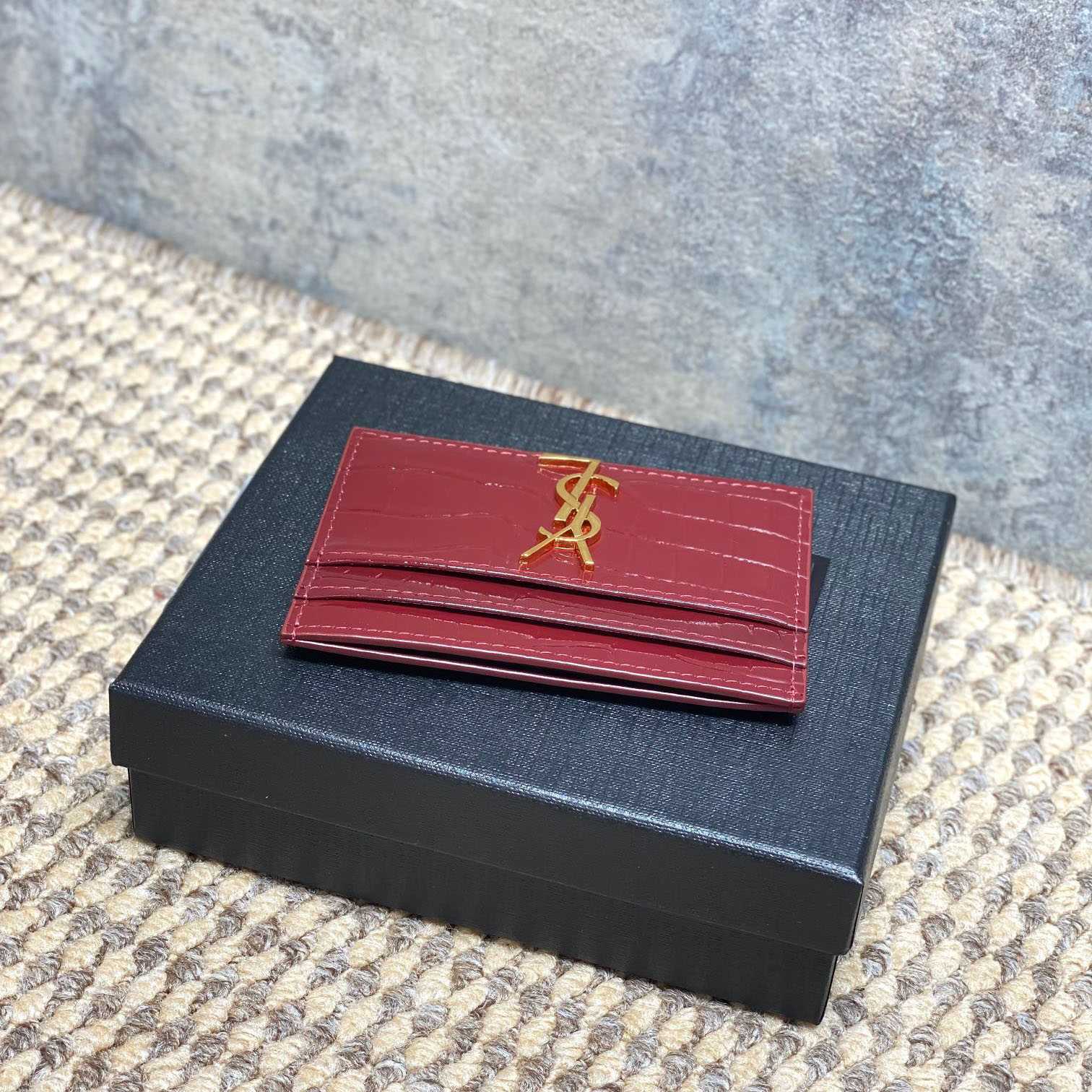 Saint Laurent Cassandre Card Case In Crocodile-Embossed Shiny Leather - DesignerGu