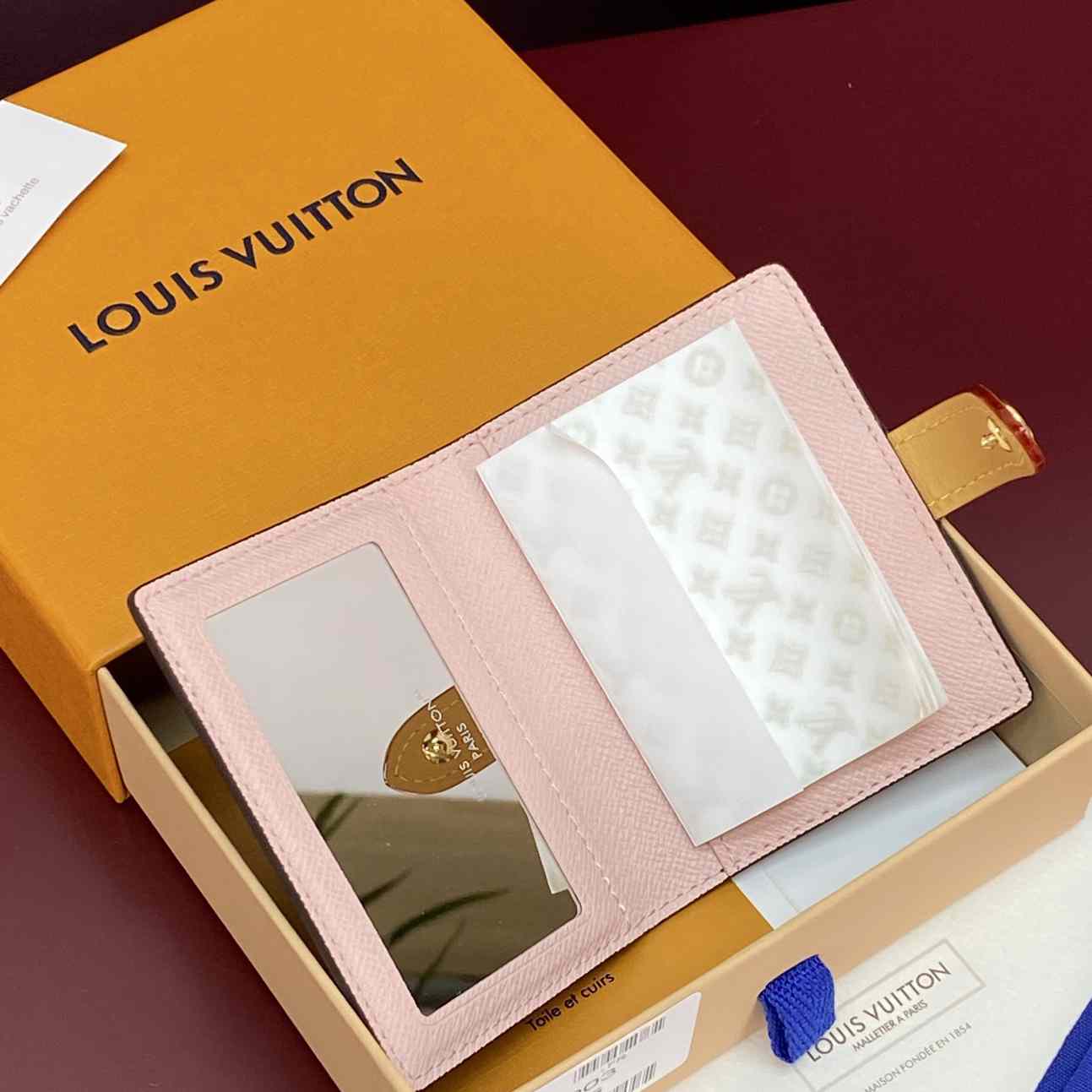 Louis Vuitton Mattifying Paper Case LBC003 - DesignerGu