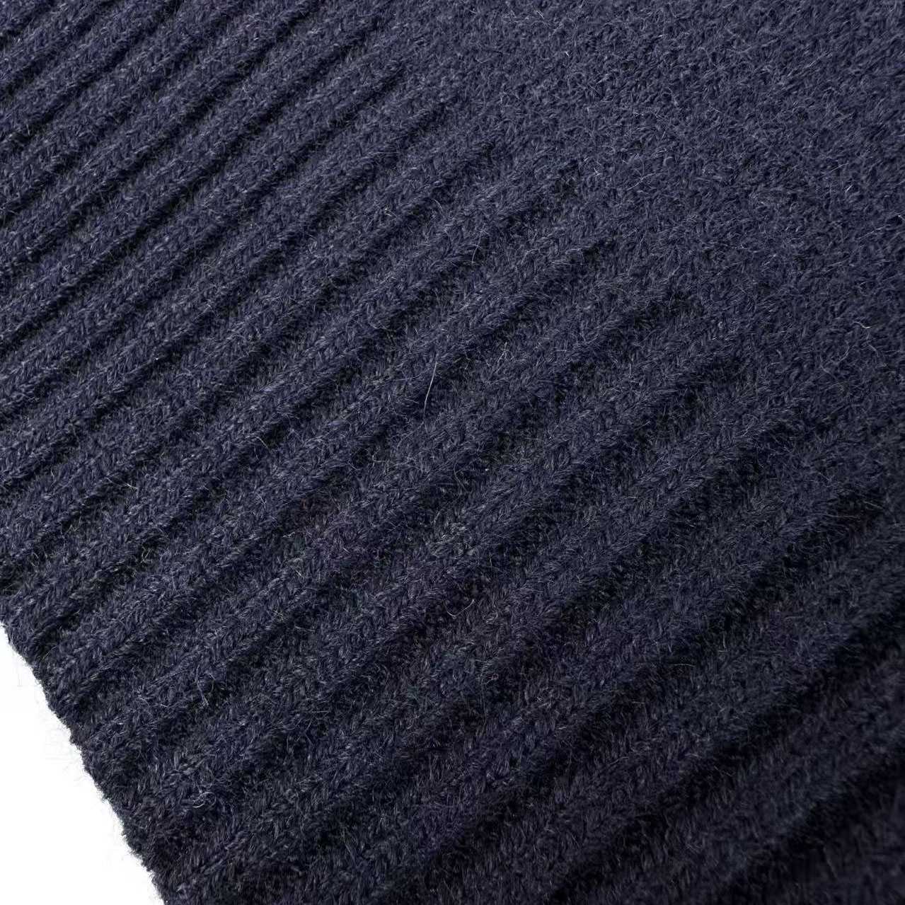 AMI Paris Ami De Coeur Sweater - DesignerGu