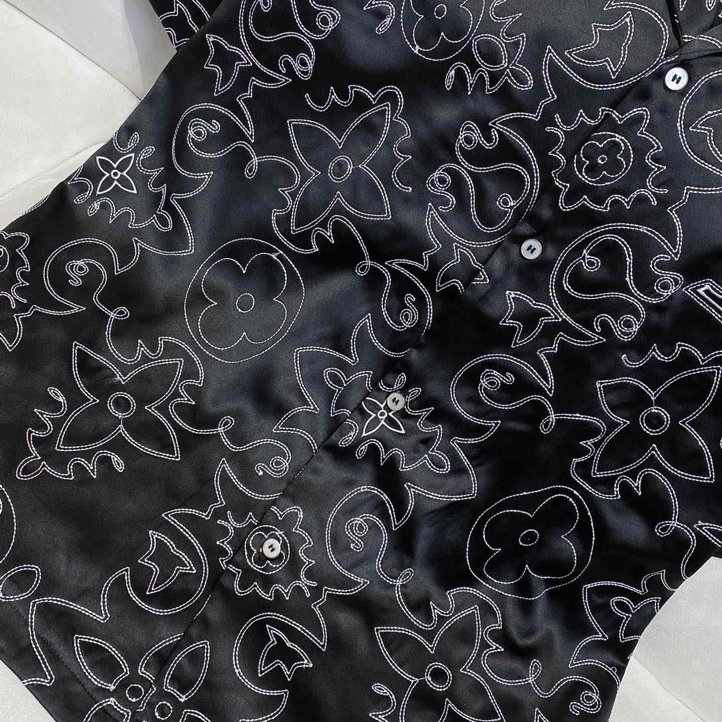 Louis Vuitton Printed Short-Sleeved Silk Shirt   1AFWS9 - DesignerGu