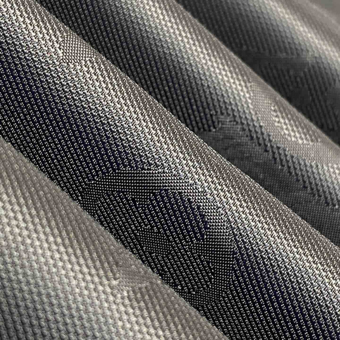 Louis Vuitton Nylon Windbreaker   1AGIPE - DesignerGu