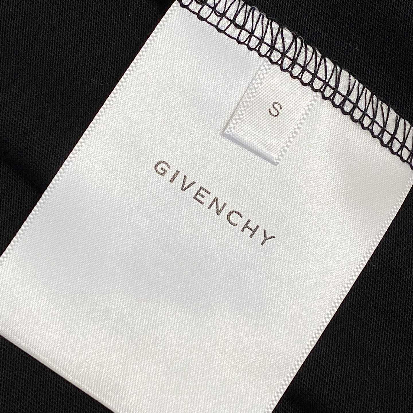 Givenchy Pocket Classic Fit Tee - DesignerGu